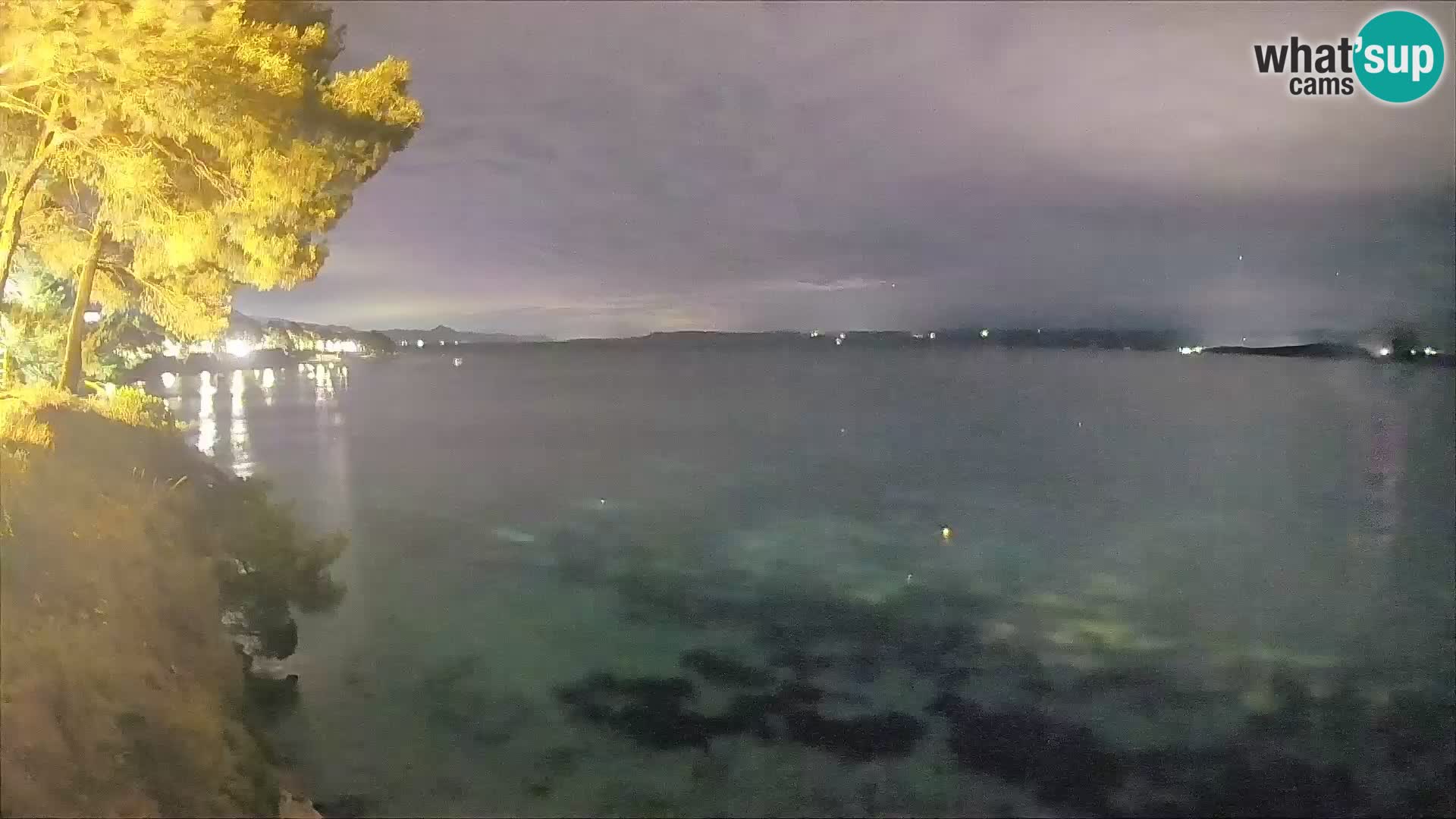 Spletna kamera Plaža Potočine Bol – Pogled v živo na plažo Borak, otok Brač