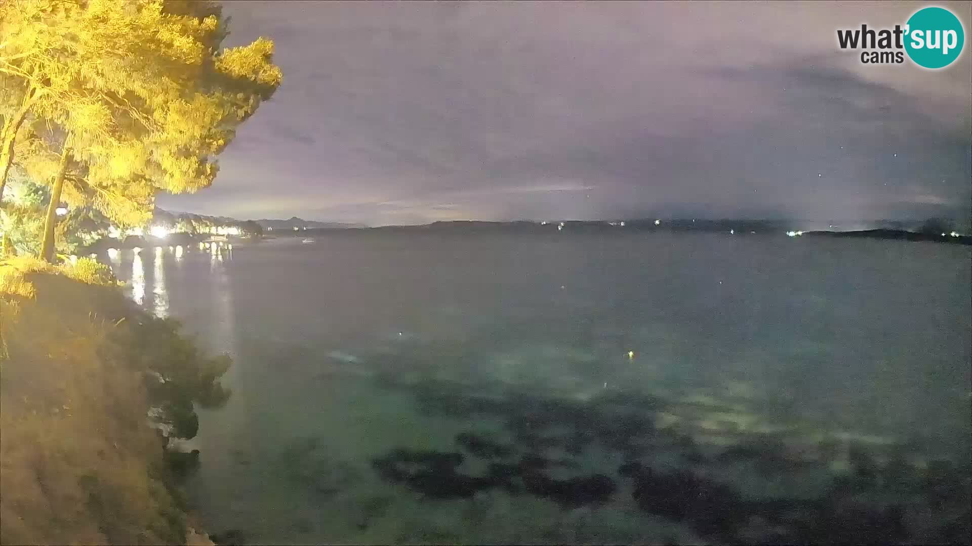 Spletna kamera Plaža Potočine Bol – Pogled v živo na plažo Borak, otok Brač