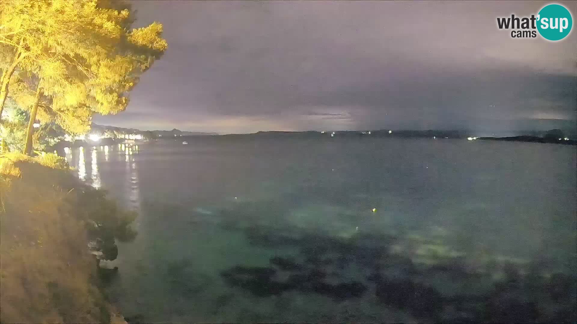 Spletna kamera Plaža Potočine Bol – Pogled v živo na plažo Borak, otok Brač