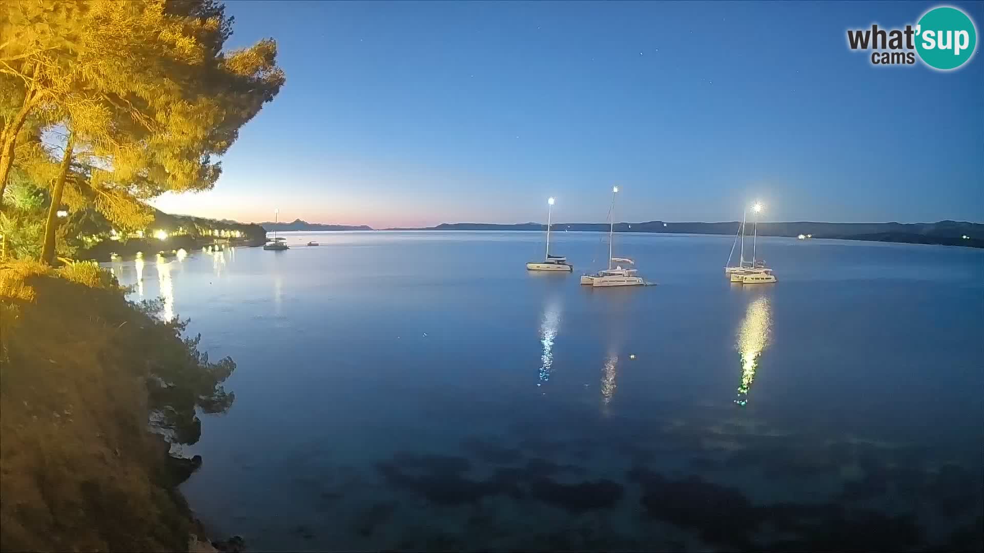 Spletna kamera Plaža Potočine Bol – Pogled v živo na plažo Borak, otok Brač