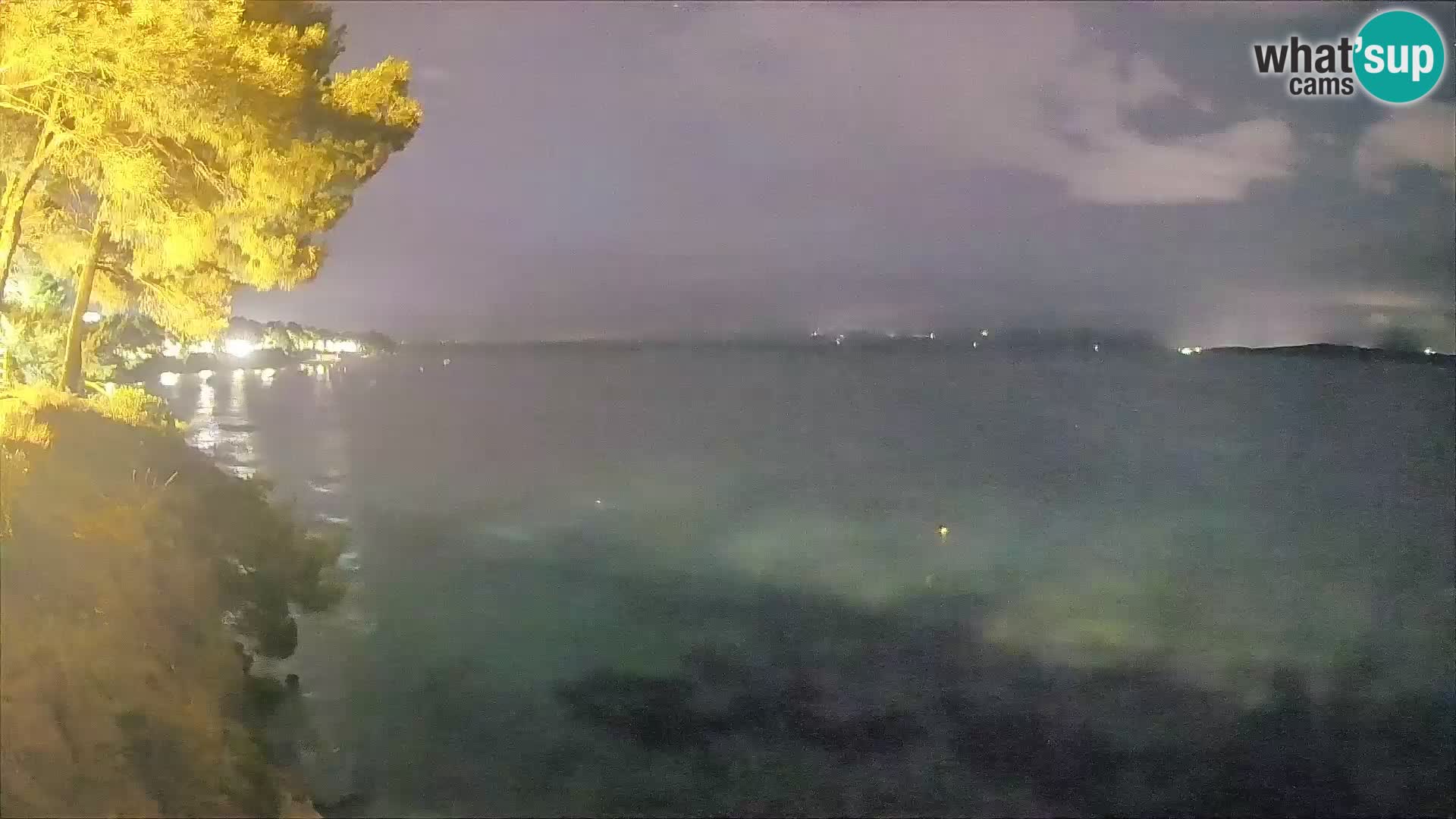 Spletna kamera Plaža Potočine Bol – Pogled v živo na plažo Borak, otok Brač
