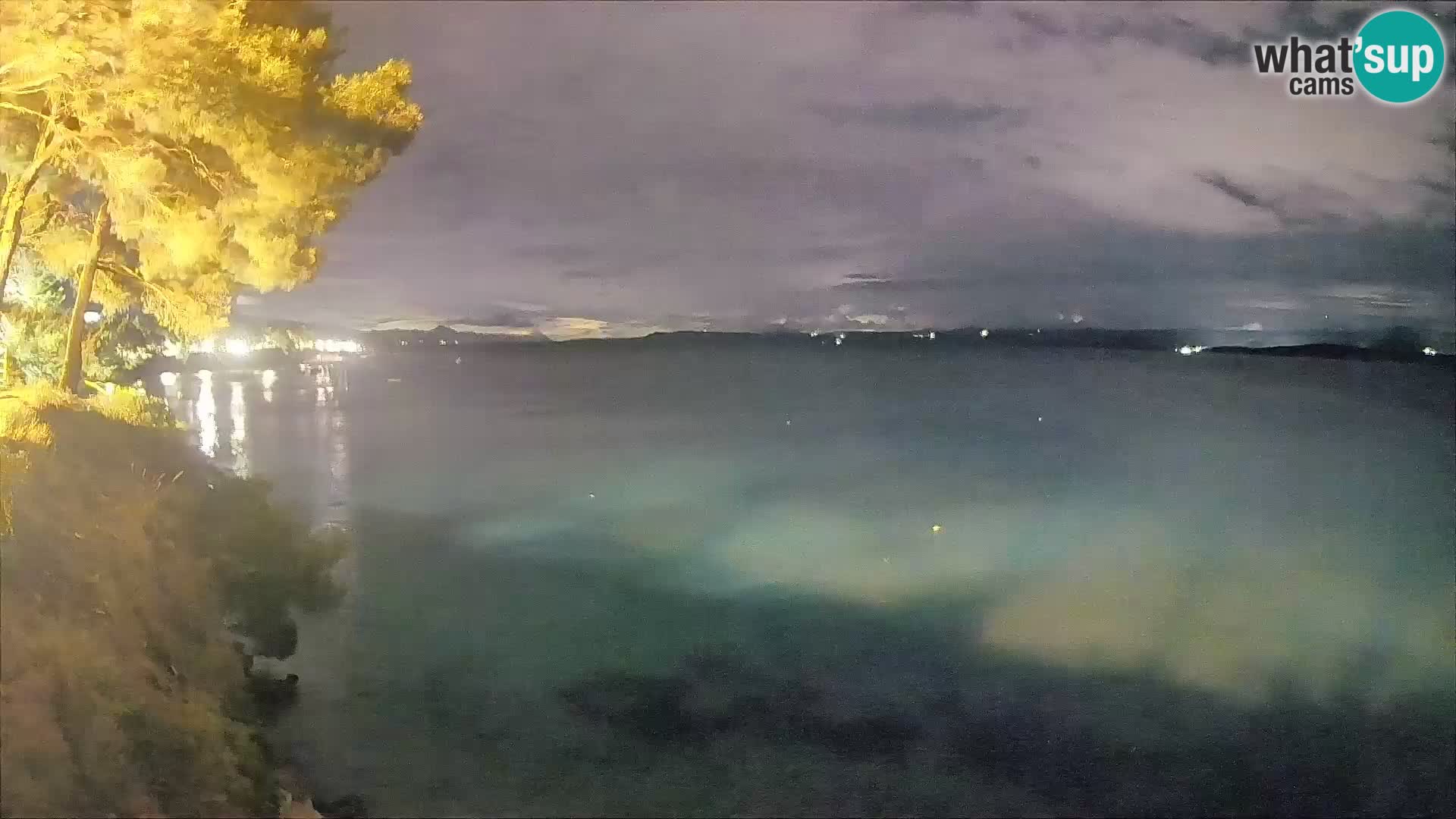 Spletna kamera Plaža Potočine Bol – Pogled v živo na plažo Borak, otok Brač
