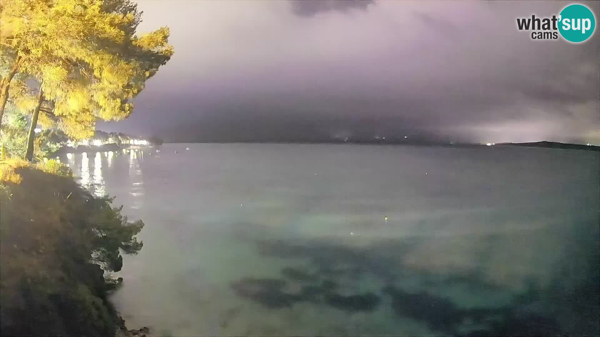 Spletna kamera Plaža Potočine Bol – Pogled v živo na plažo Borak, otok Brač