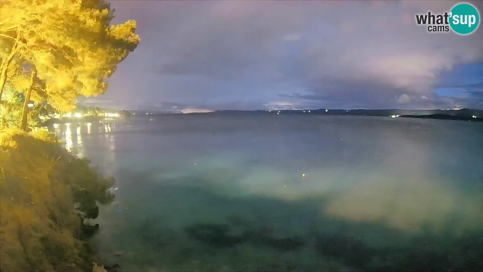 Spletna kamera Plaža Potočine Bol – Pogled v živo na plažo Borak, otok Brač