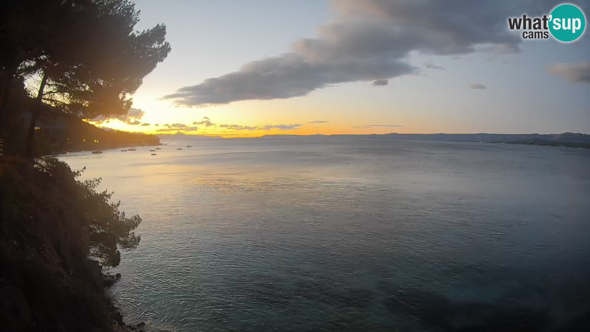 Spletna kamera Plaža Potočine Bol – Pogled v živo na plažo Borak, otok Brač