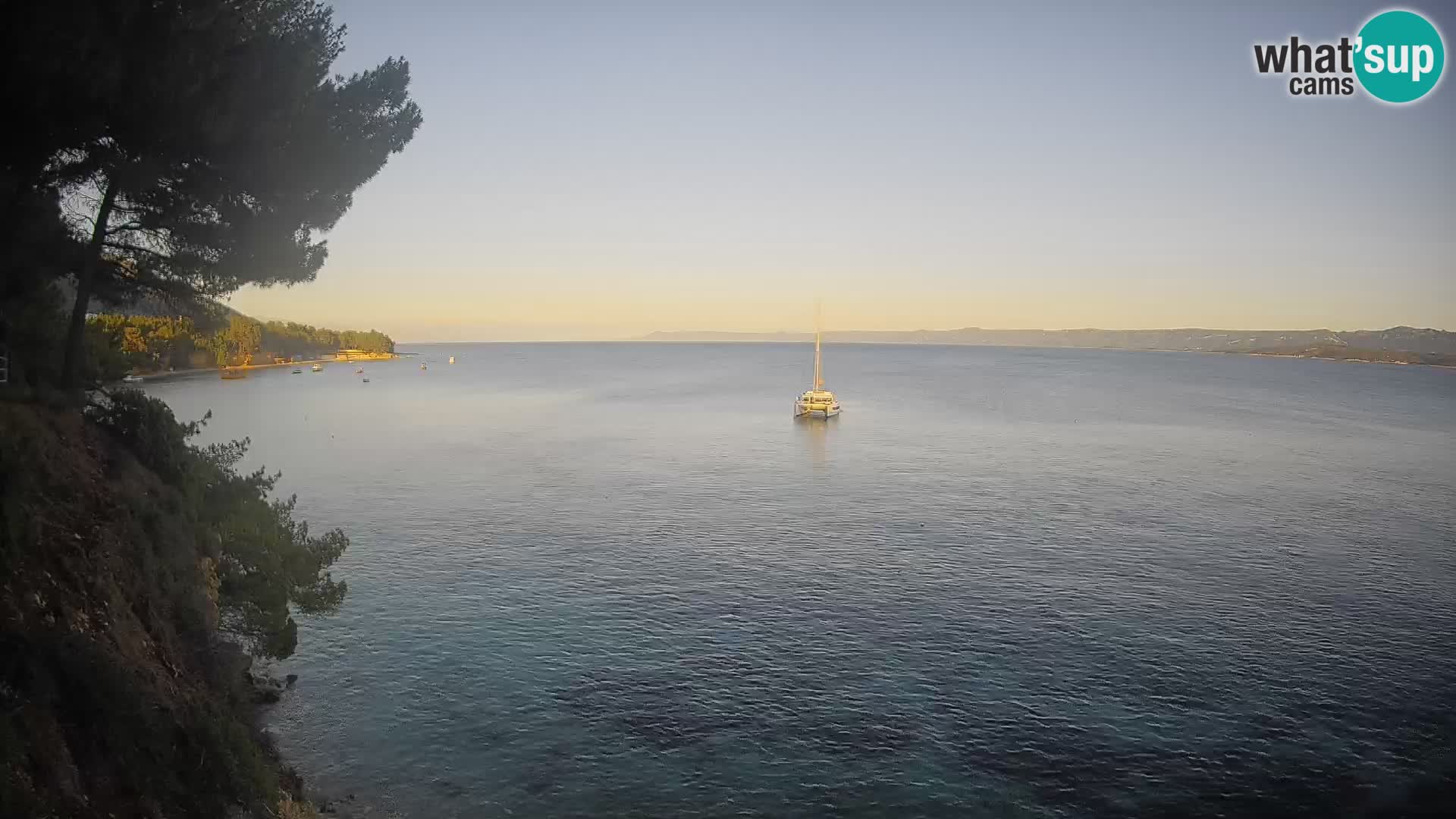 Spletna kamera Plaža Potočine Bol – Pogled v živo na plažo Borak, otok Brač