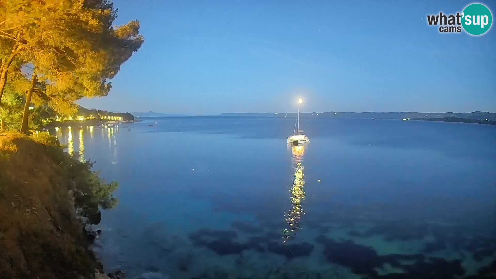 Spletna kamera Plaža Potočine Bol – Pogled v živo na plažo Borak, otok Brač