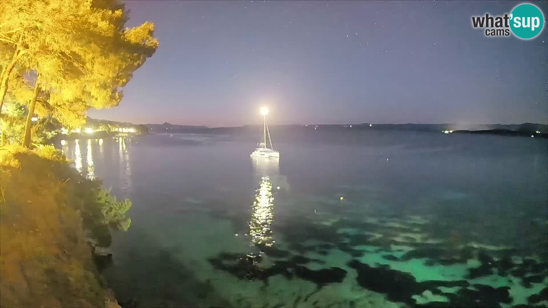 Spletna kamera Plaža Potočine Bol – Pogled v živo na plažo Borak, otok Brač