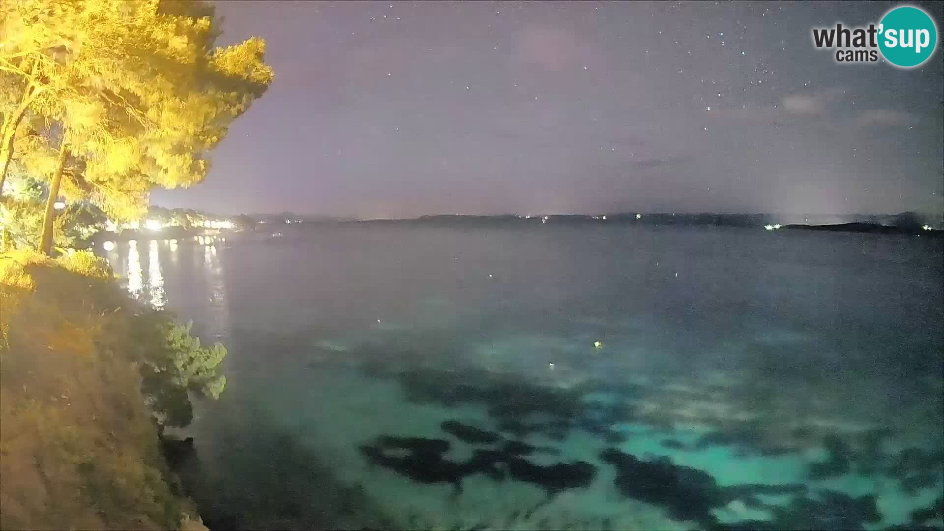 Spletna kamera Plaža Potočine Bol – Pogled v živo na plažo Borak, otok Brač