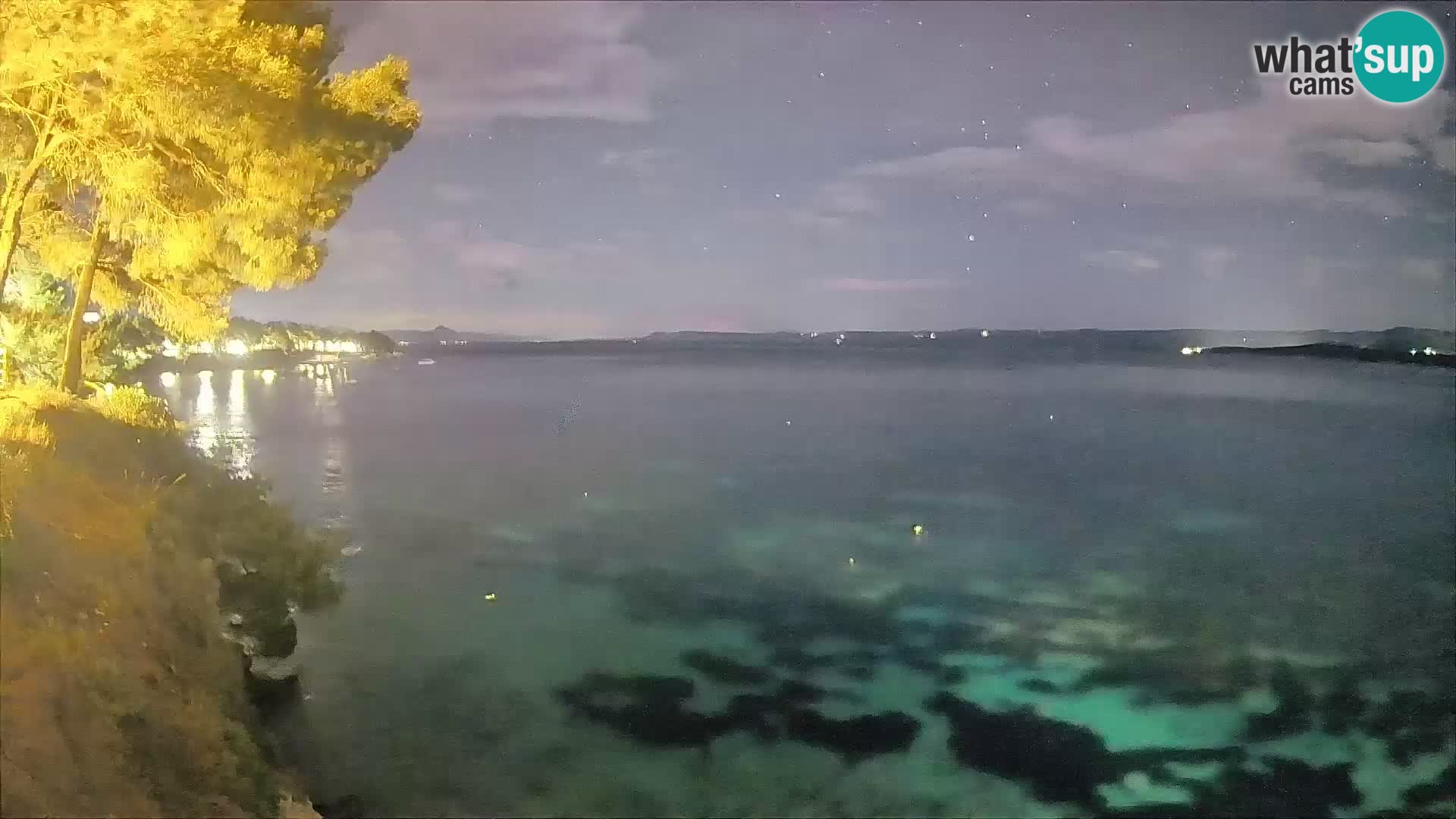 Spletna kamera Plaža Potočine Bol – Pogled v živo na plažo Borak, otok Brač
