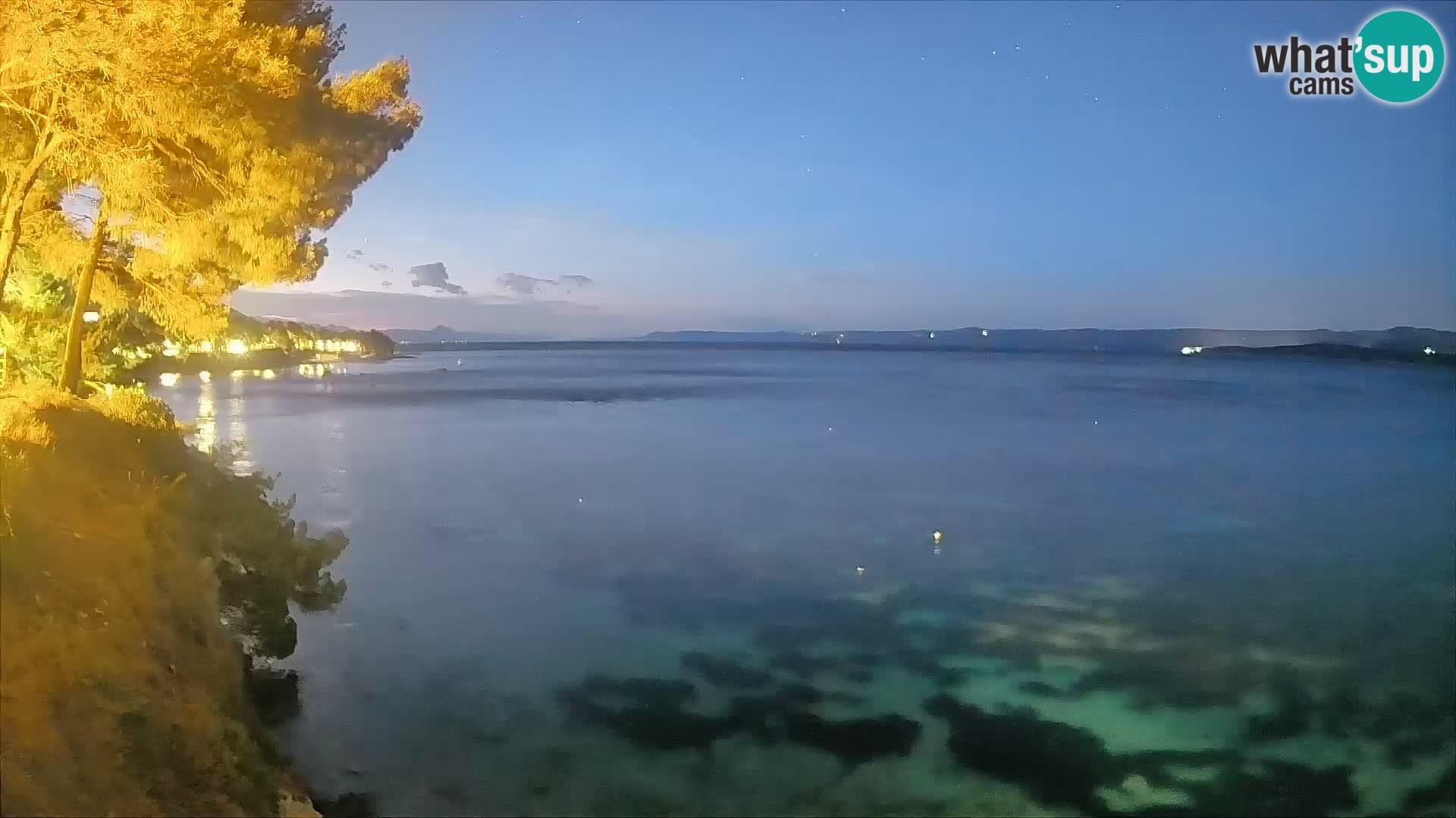 Spletna kamera Plaža Potočine Bol – Pogled v živo na plažo Borak, otok Brač