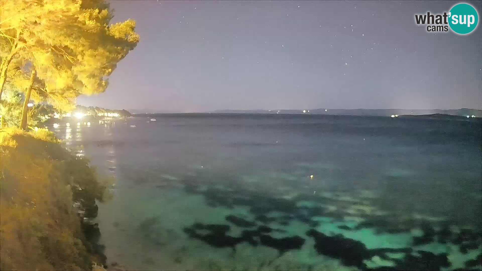 Spletna kamera Plaža Potočine Bol – Pogled v živo na plažo Borak, otok Brač