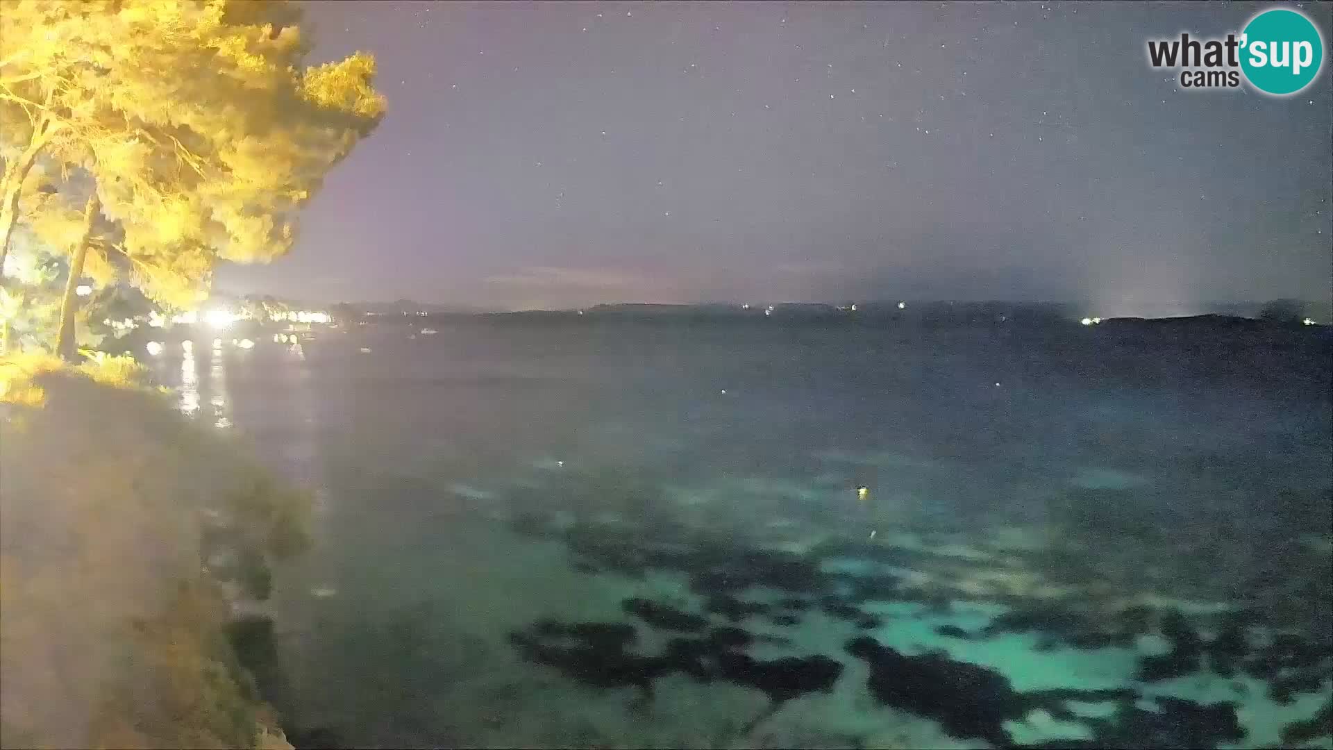 Spletna kamera Plaža Potočine Bol – Pogled v živo na plažo Borak, otok Brač