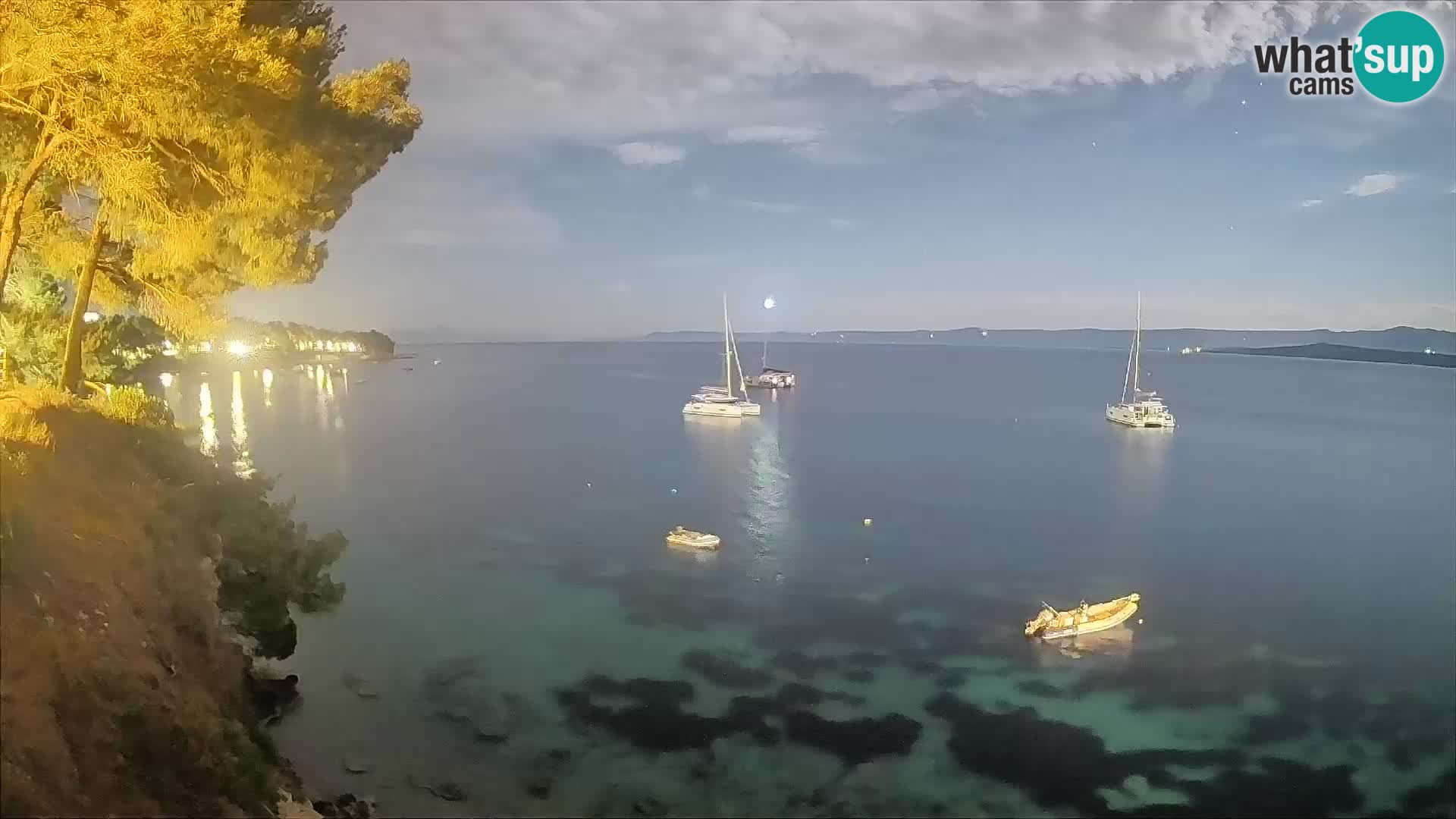 Spletna kamera Plaža Potočine Bol – Pogled v živo na plažo Borak, otok Brač