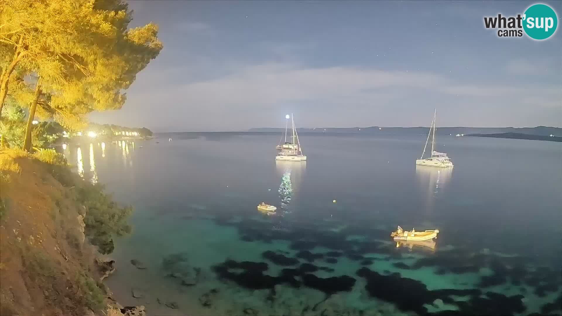 Spletna kamera Plaža Potočine Bol – Pogled v živo na plažo Borak, otok Brač