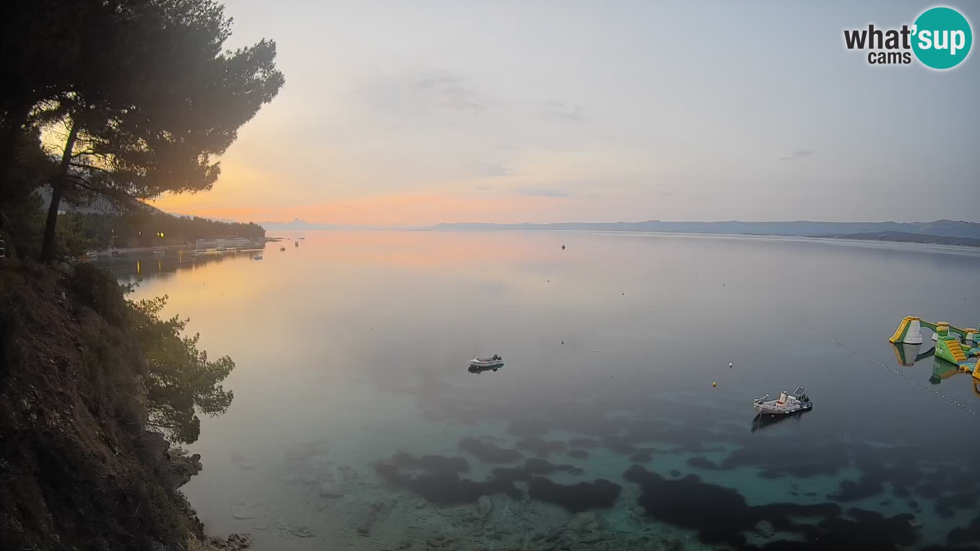 Spletna kamera Plaža Potočine Bol – Pogled v živo na plažo Borak, otok Brač