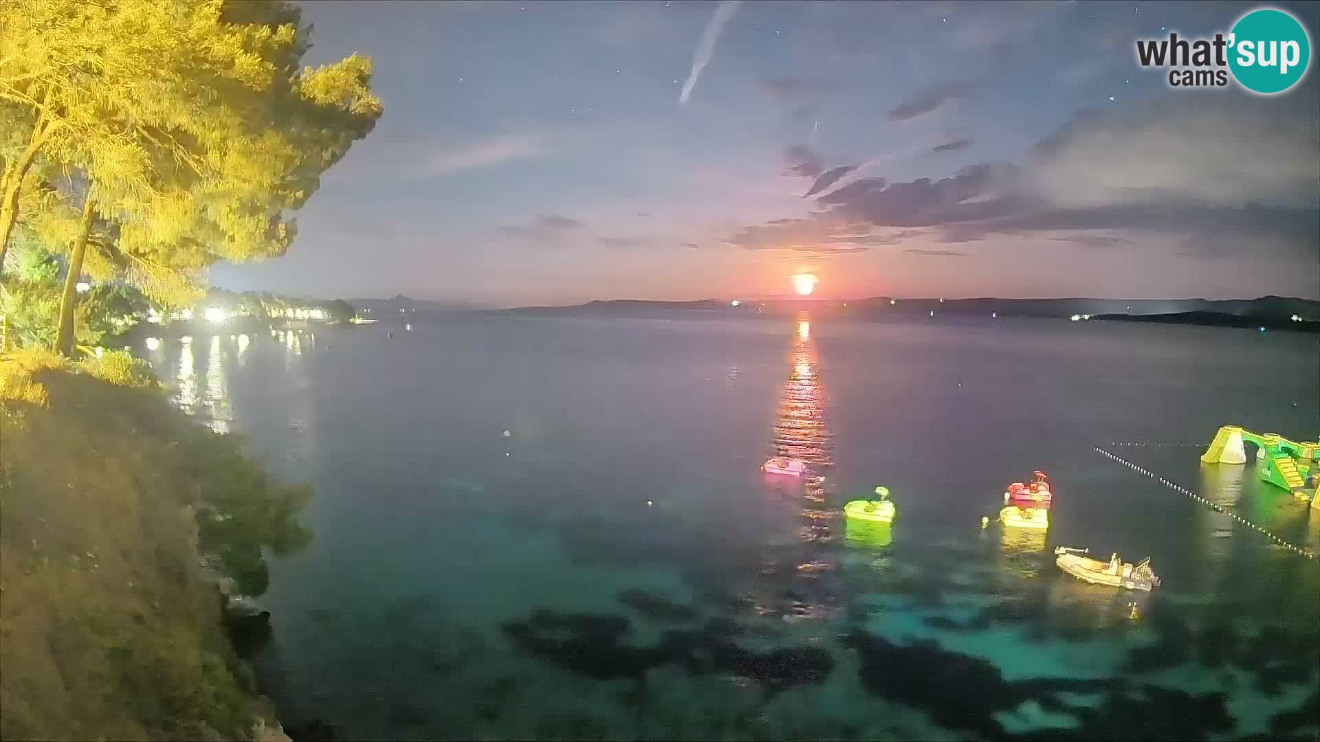 Spletna kamera Plaža Potočine Bol – Pogled v živo na plažo Borak, otok Brač