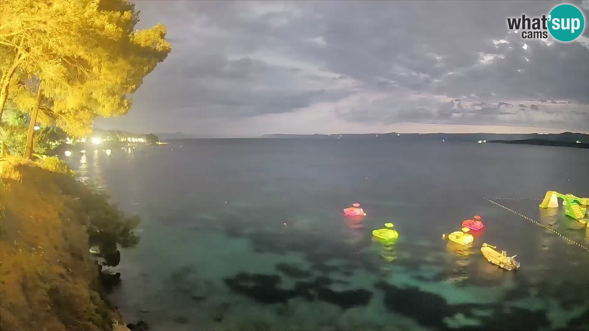 Spletna kamera Plaža Potočine Bol – Pogled v živo na plažo Borak, otok Brač