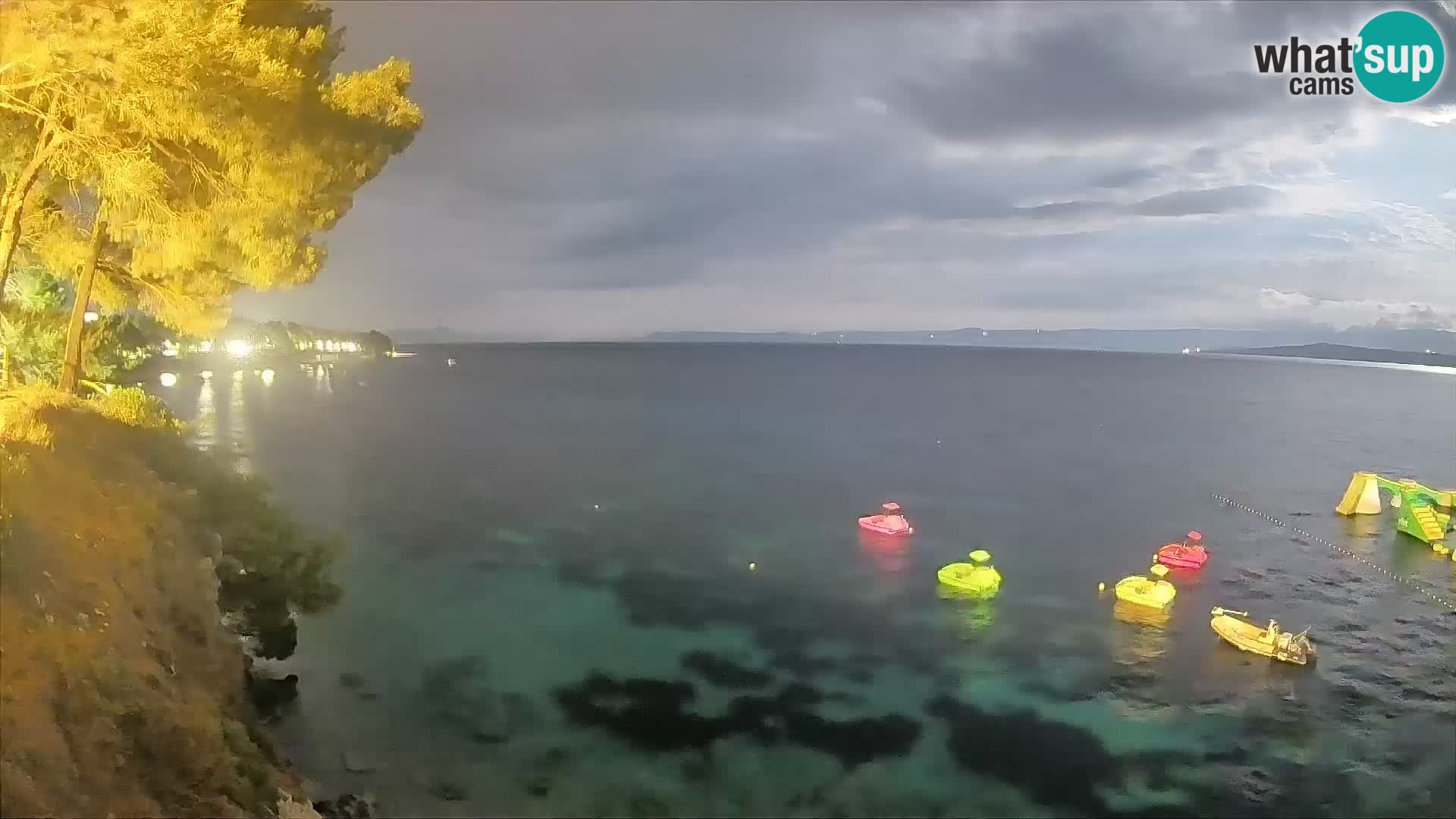 Spletna kamera Plaža Potočine Bol – Pogled v živo na plažo Borak, otok Brač