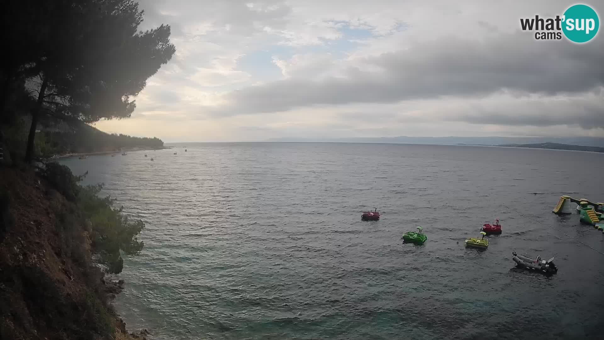 Spletna kamera Plaža Potočine Bol – Pogled v živo na plažo Borak, otok Brač