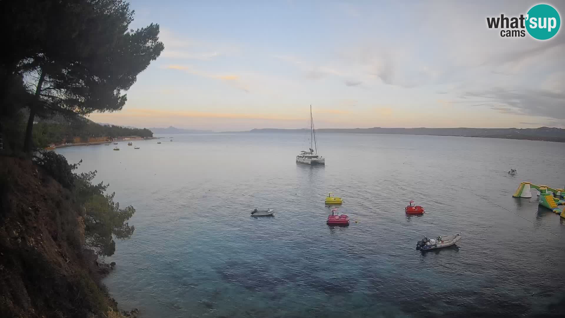 Spletna kamera Plaža Potočine Bol – Pogled v živo na plažo Borak, otok Brač