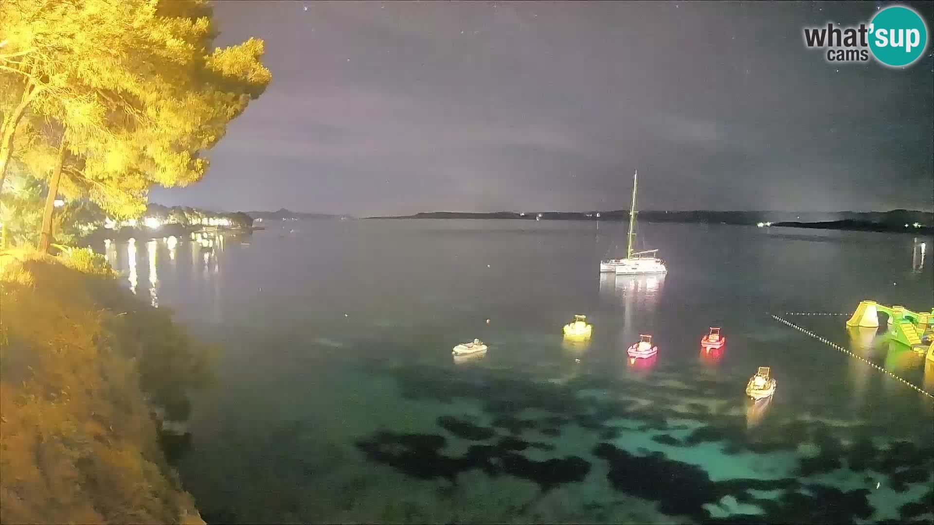 Webcam Spiaggia Potočine Bol – Vista live sulla spiaggia Borak, Isola di Brač