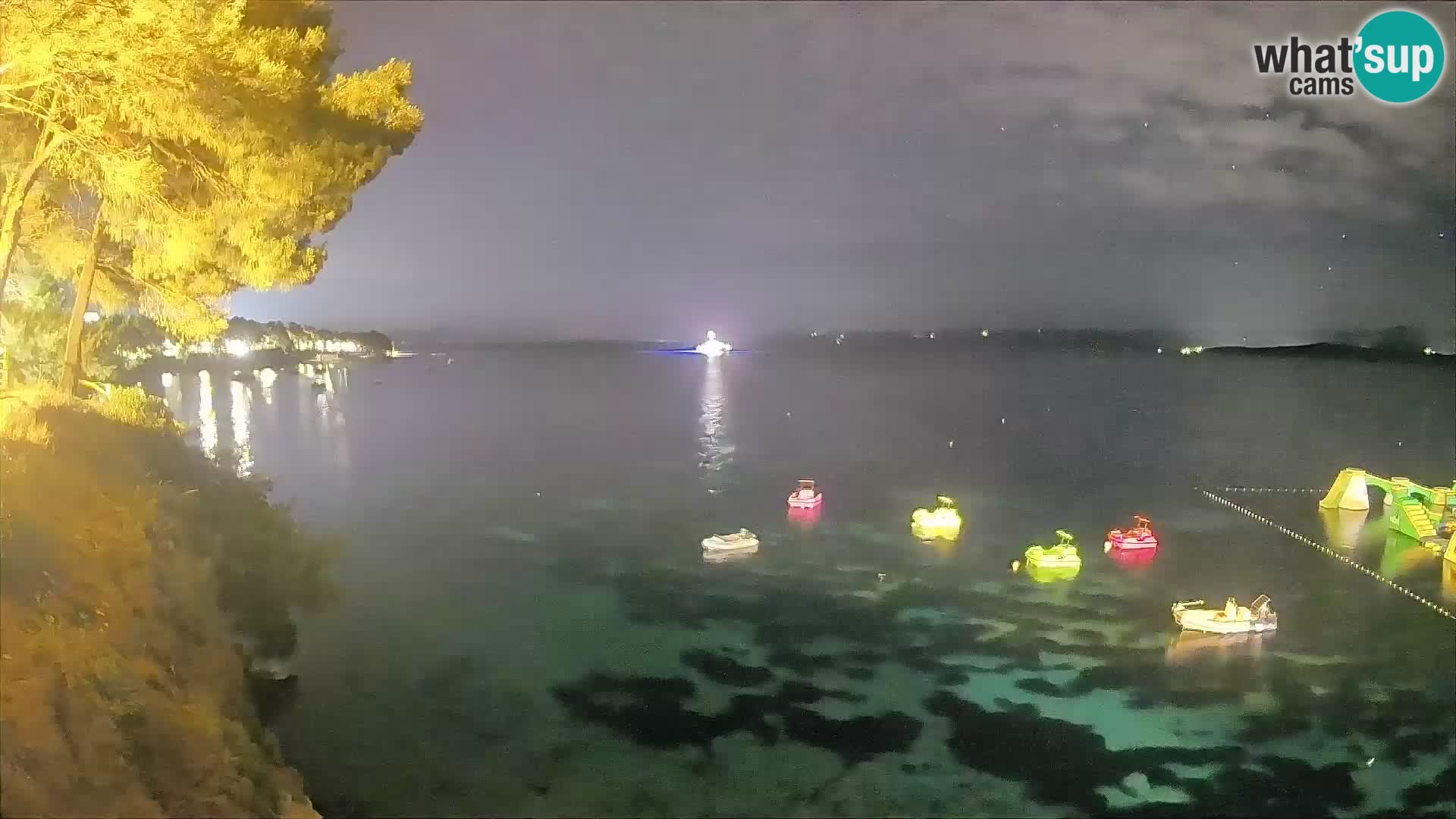 Spletna kamera Plaža Potočine Bol – Pogled v živo na plažo Borak, otok Brač