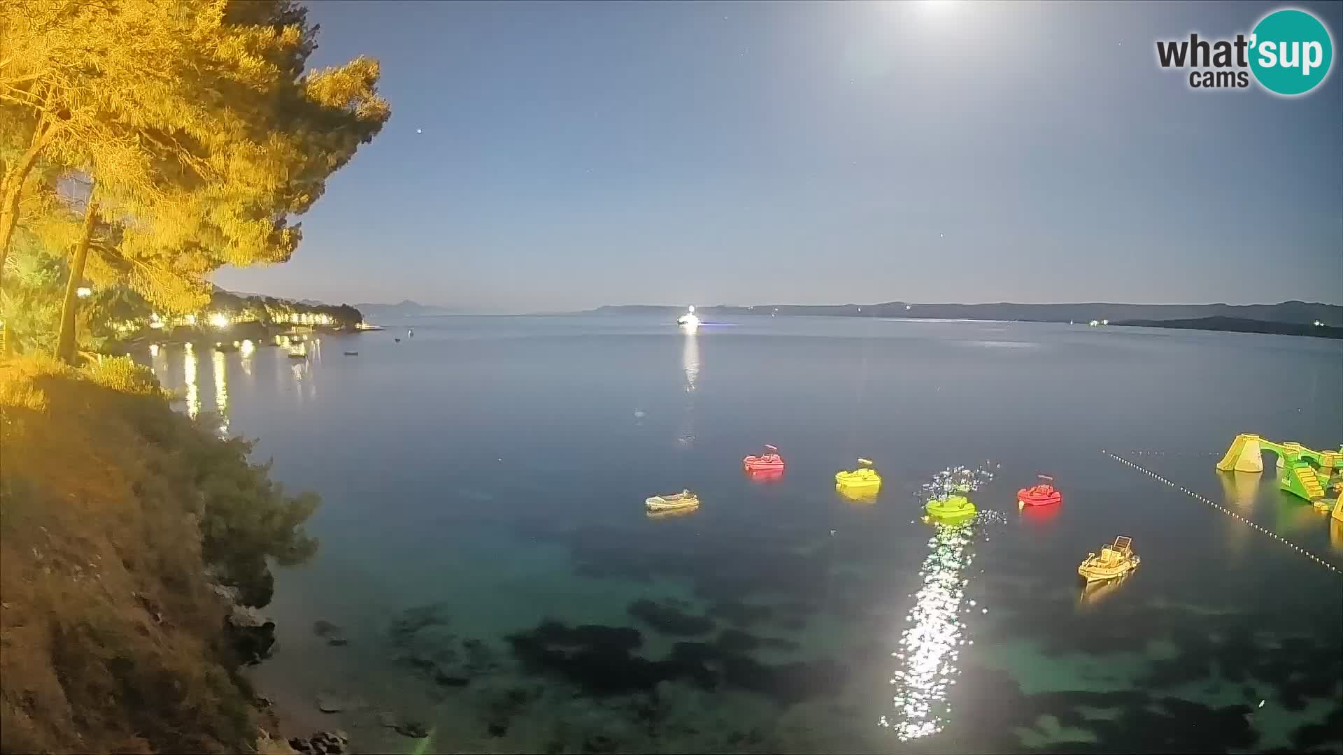 Spletna kamera Plaža Potočine Bol – Pogled v živo na plažo Borak, otok Brač