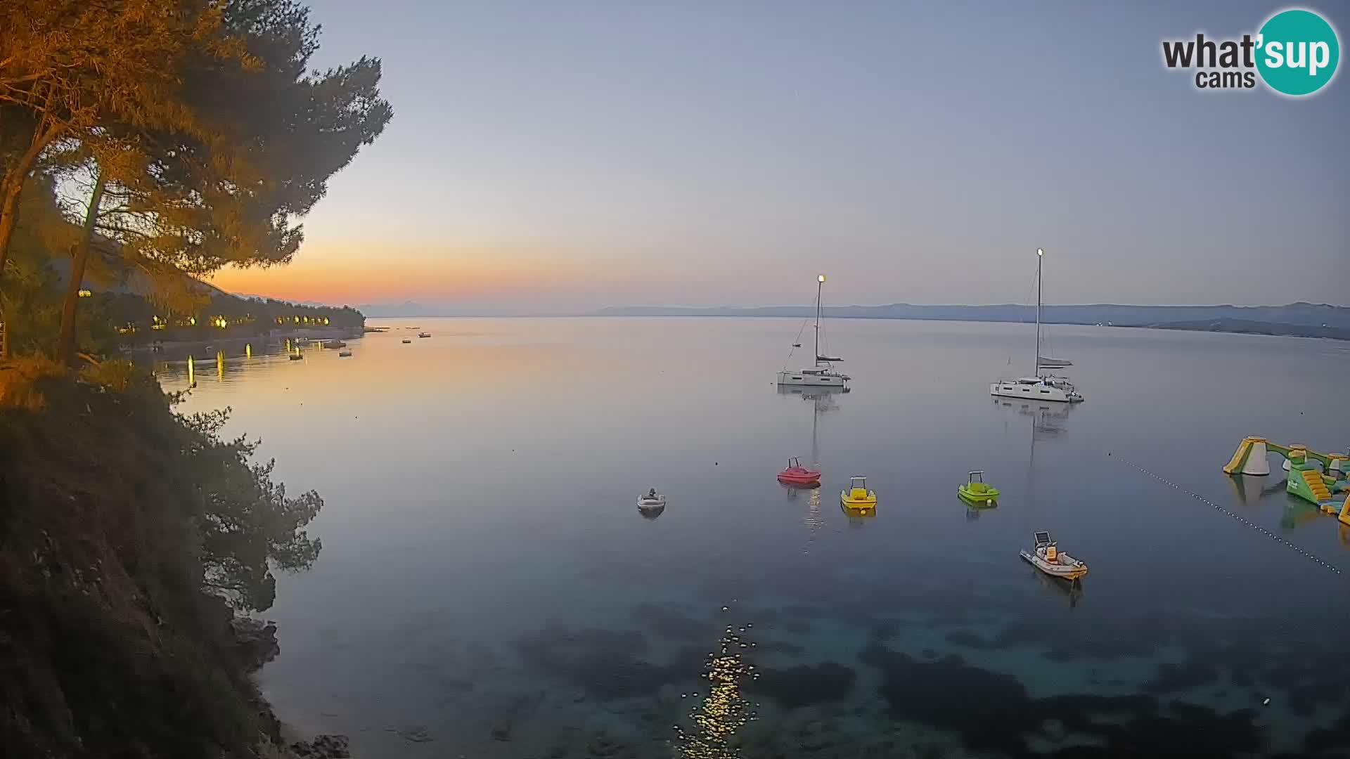 Spletna kamera Plaža Potočine Bol – Pogled v živo na plažo Borak, otok Brač