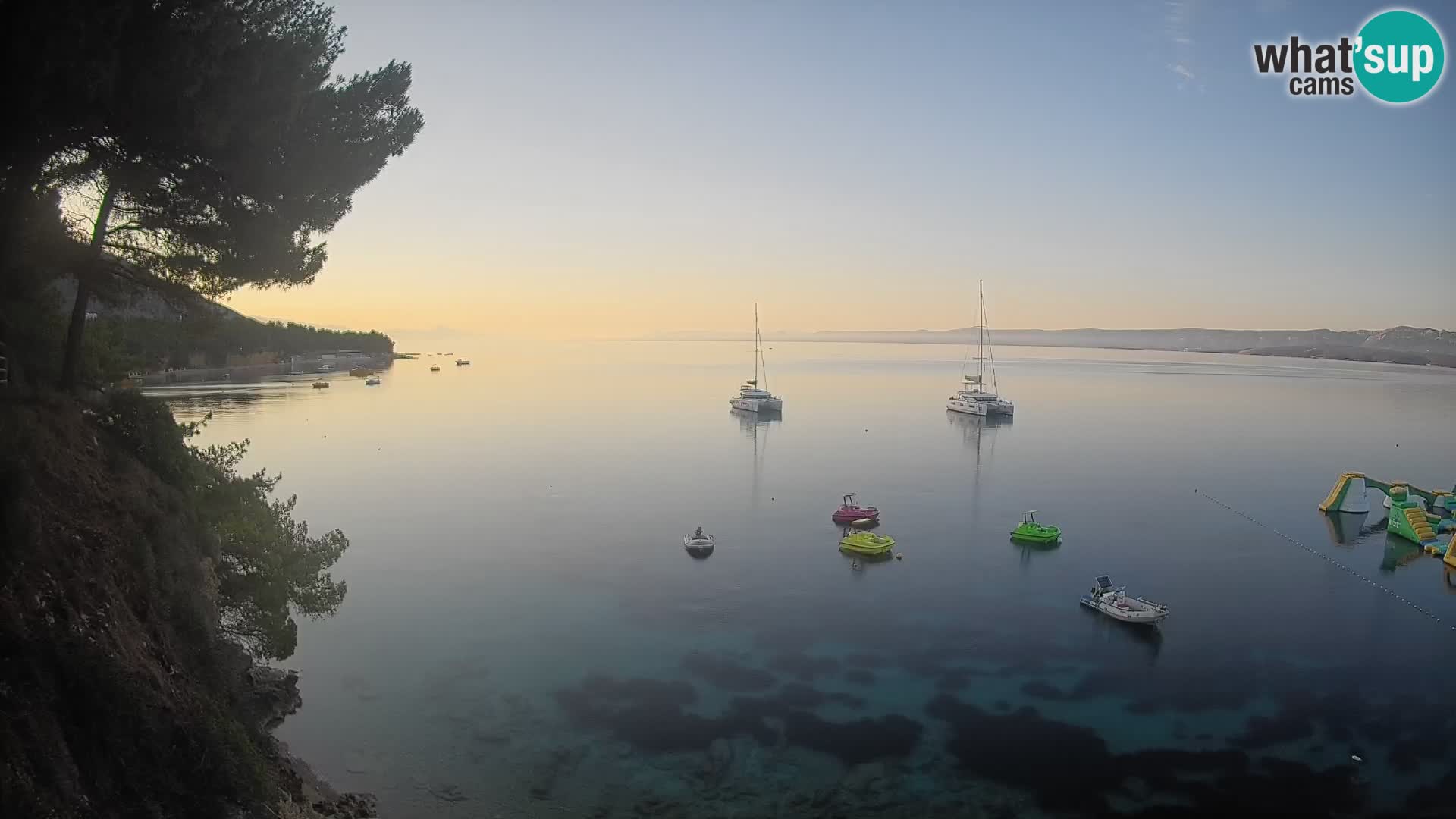 Spletna kamera Plaža Potočine Bol – Pogled v živo na plažo Borak, otok Brač