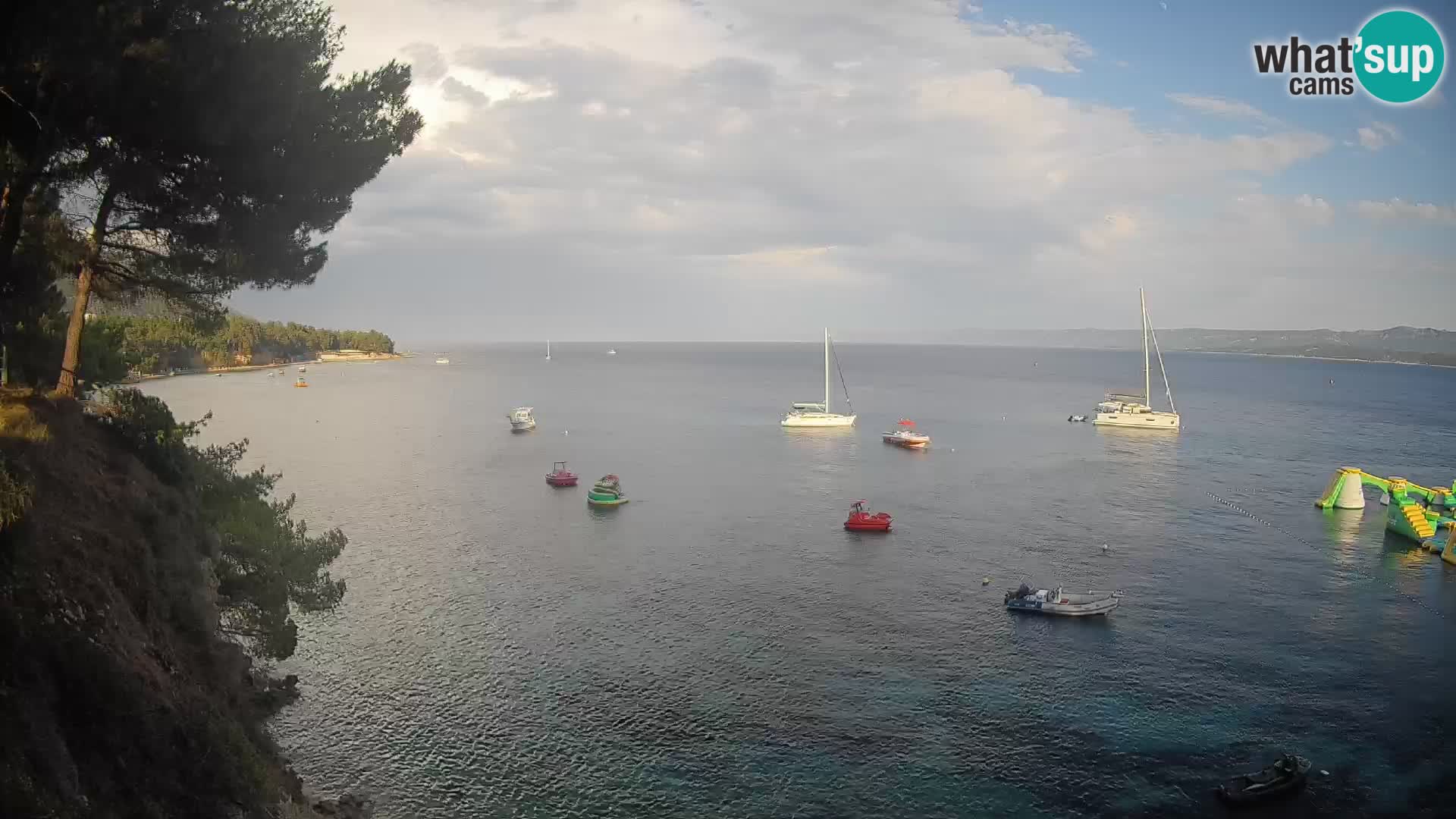 Spletna kamera Plaža Potočine Bol – Pogled v živo na plažo Borak, otok Brač