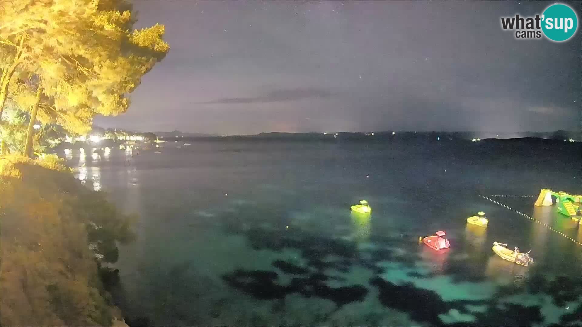 Spletna kamera Plaža Potočine Bol – Pogled v živo na plažo Borak, otok Brač