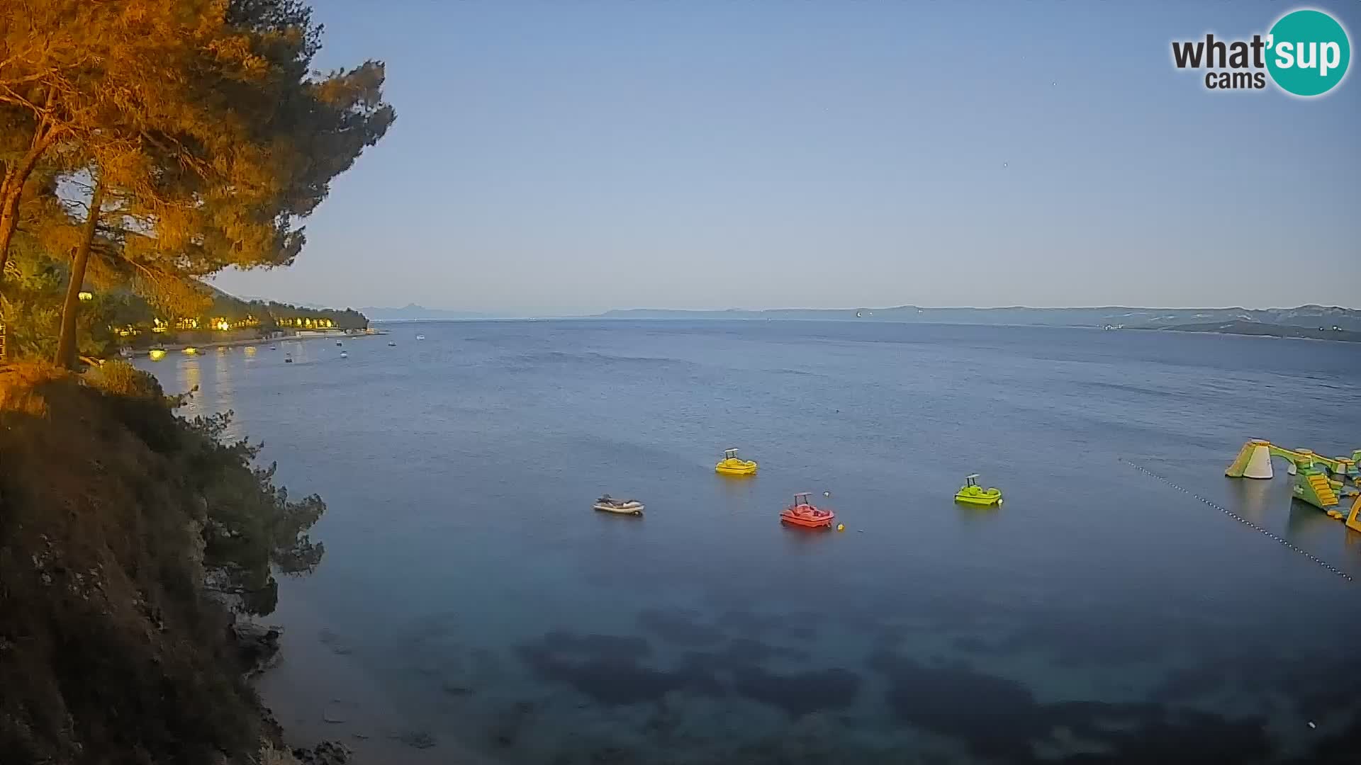 Spletna kamera Plaža Potočine Bol – Pogled v živo na plažo Borak, otok Brač