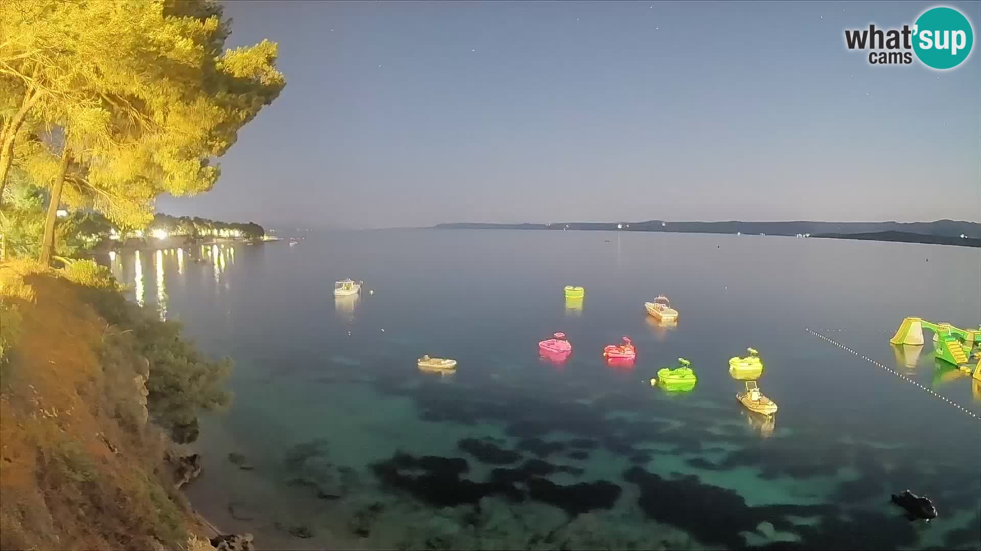 Spletna kamera Plaža Potočine Bol – Pogled v živo na plažo Borak, otok Brač