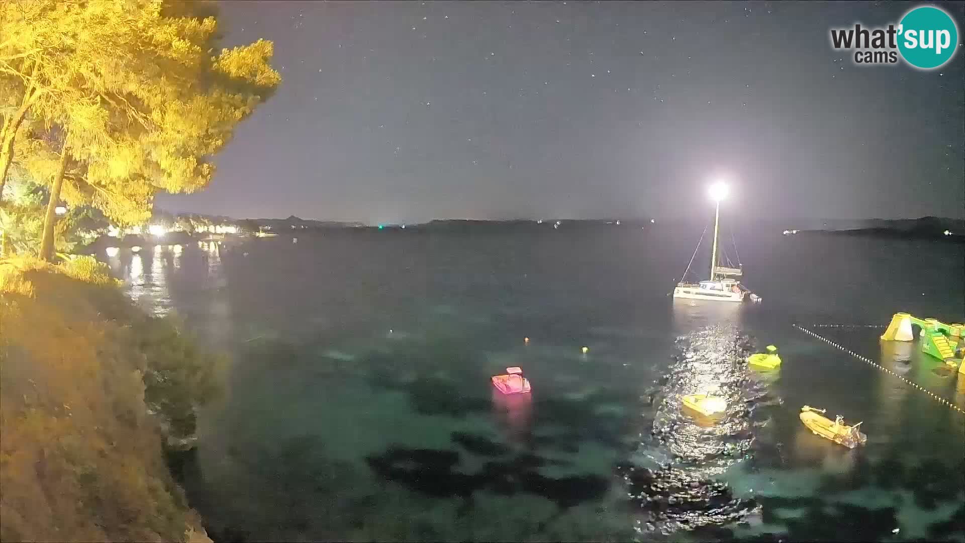 Spletna kamera Plaža Potočine Bol – Pogled v živo na plažo Borak, otok Brač