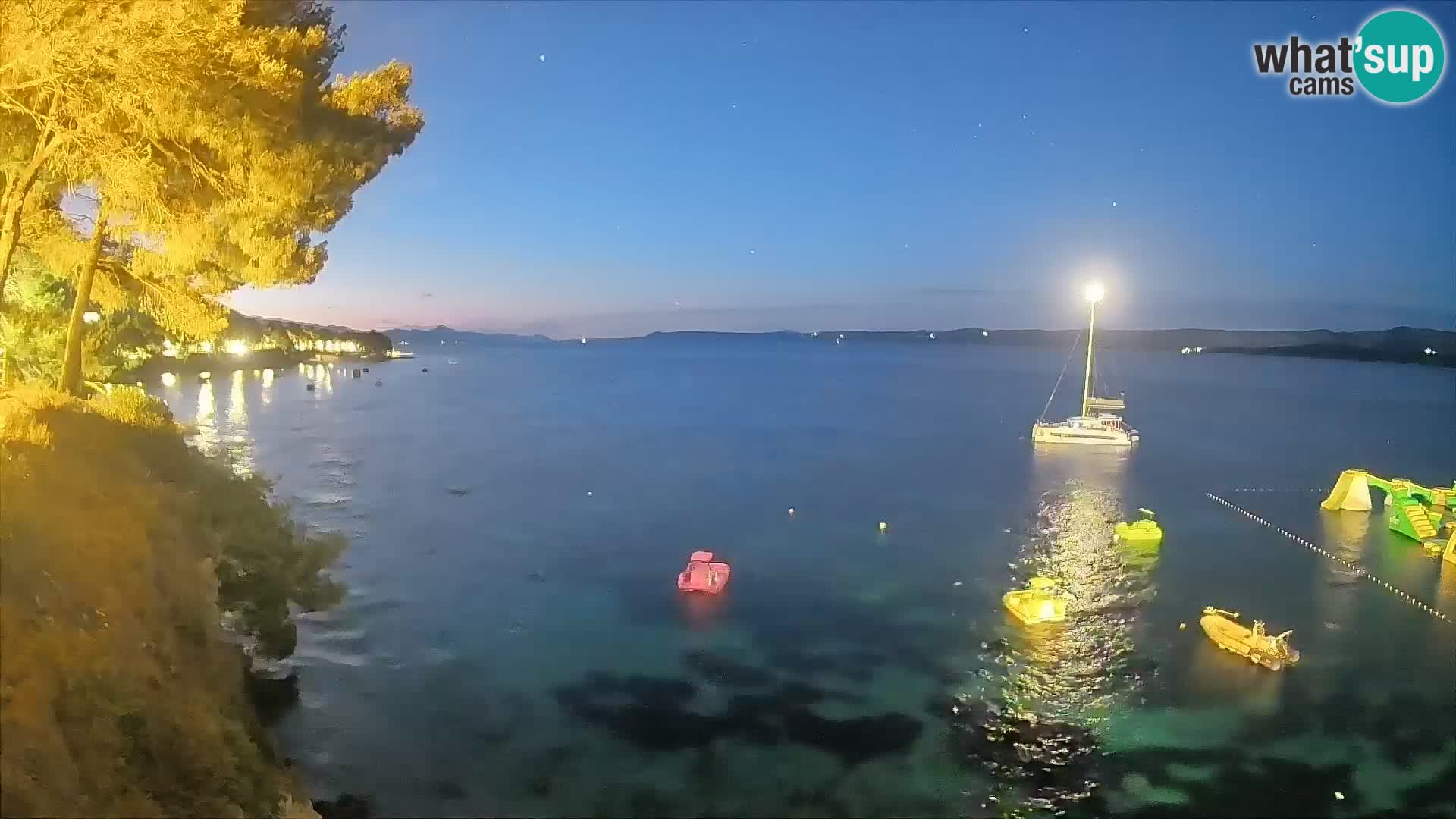 Spletna kamera Plaža Potočine Bol – Pogled v živo na plažo Borak, otok Brač