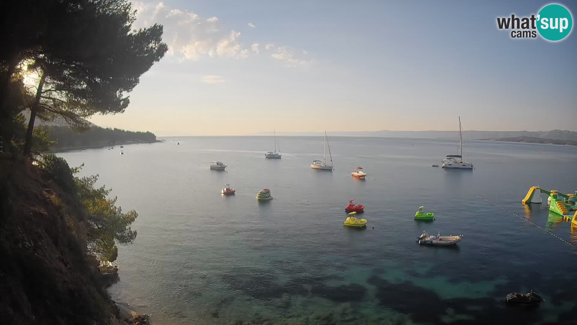 Spletna kamera Plaža Potočine Bol – Pogled v živo na plažo Borak, otok Brač