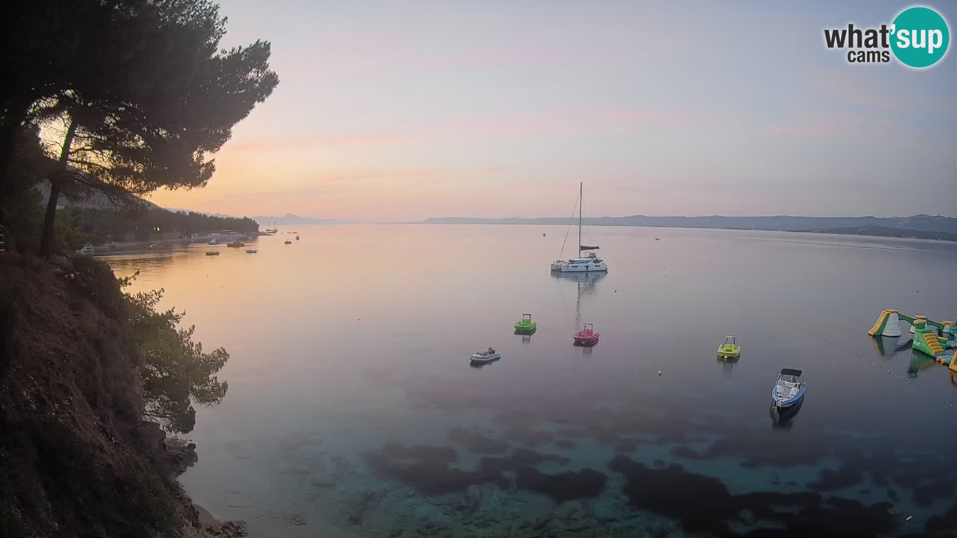 Spletna kamera Plaža Potočine Bol – Pogled v živo na plažo Borak, otok Brač