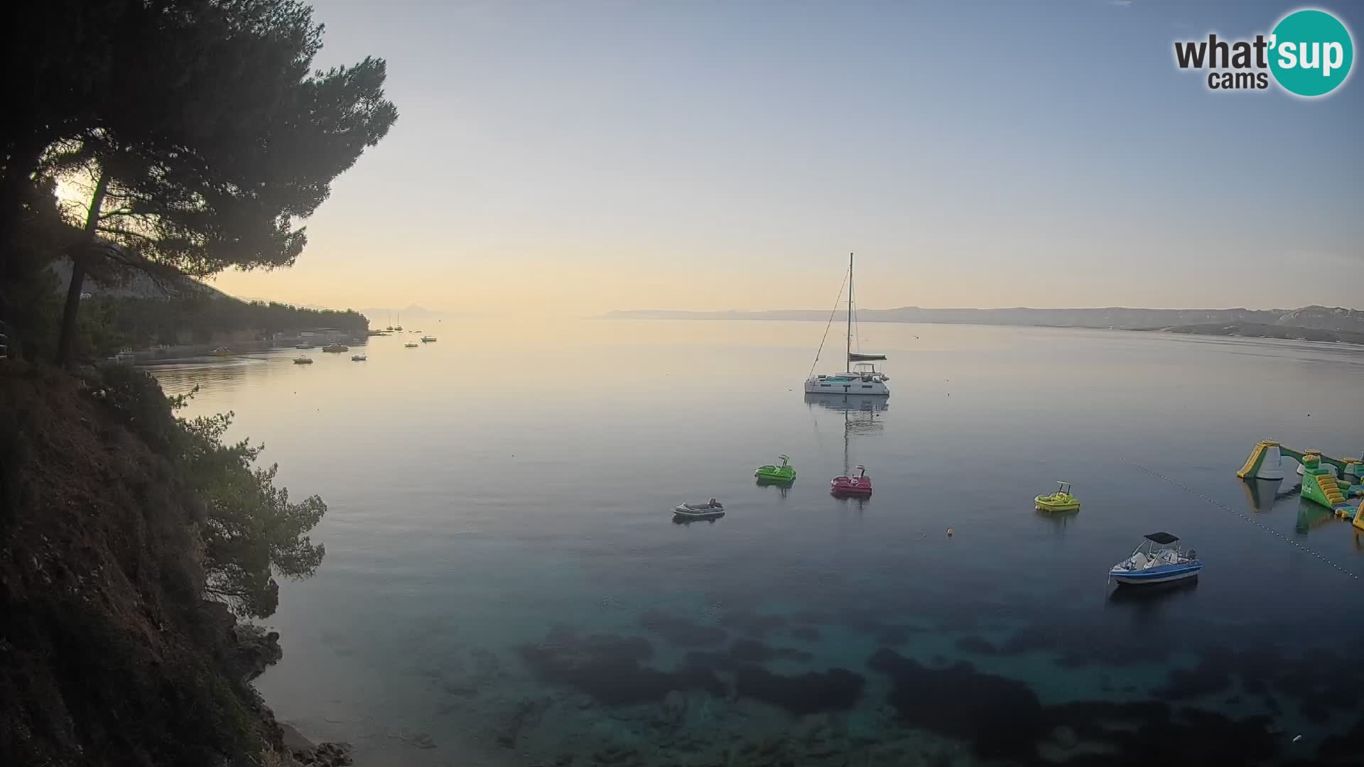 Spletna kamera Plaža Potočine Bol – Pogled v živo na plažo Borak, otok Brač