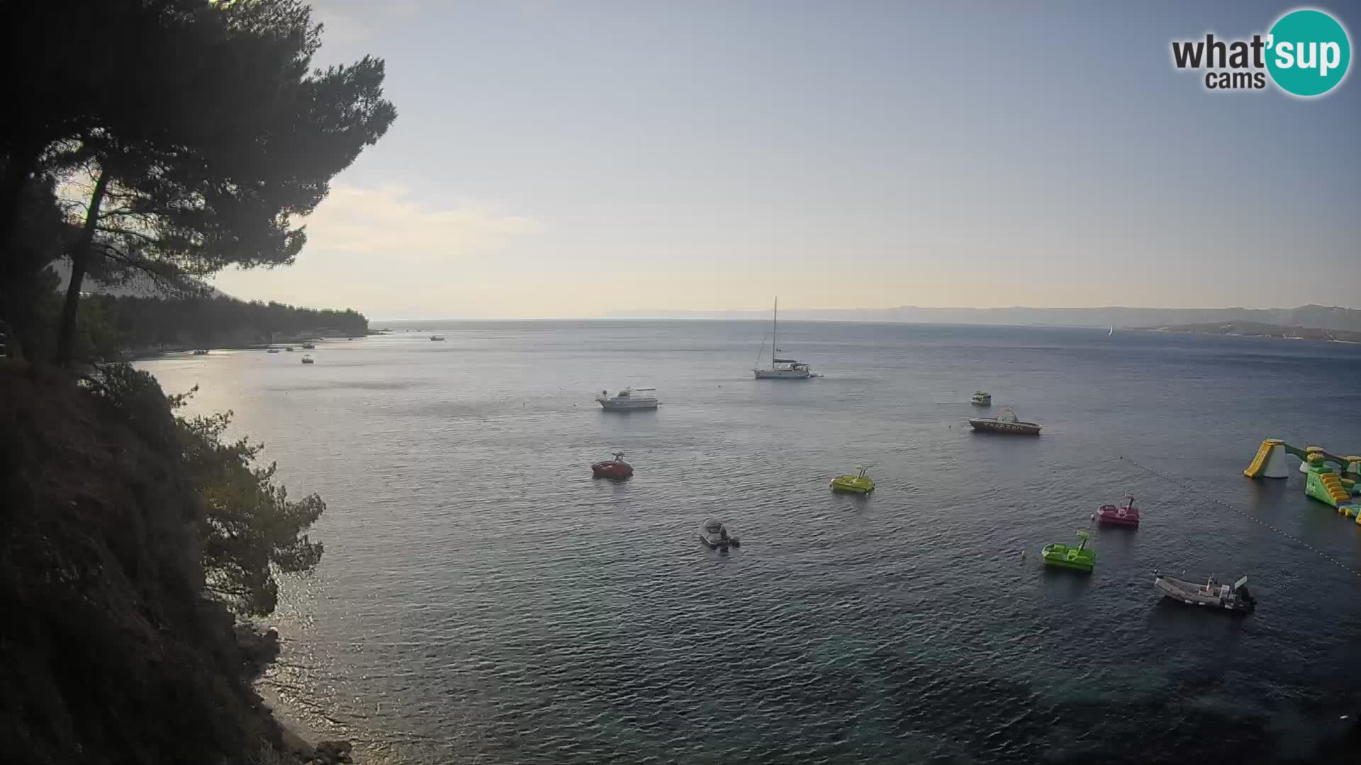 Spletna kamera Plaža Potočine Bol – Pogled v živo na plažo Borak, otok Brač
