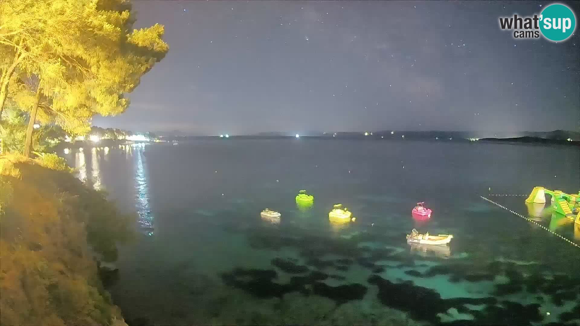 Spletna kamera Plaža Potočine Bol – Pogled v živo na plažo Borak, otok Brač