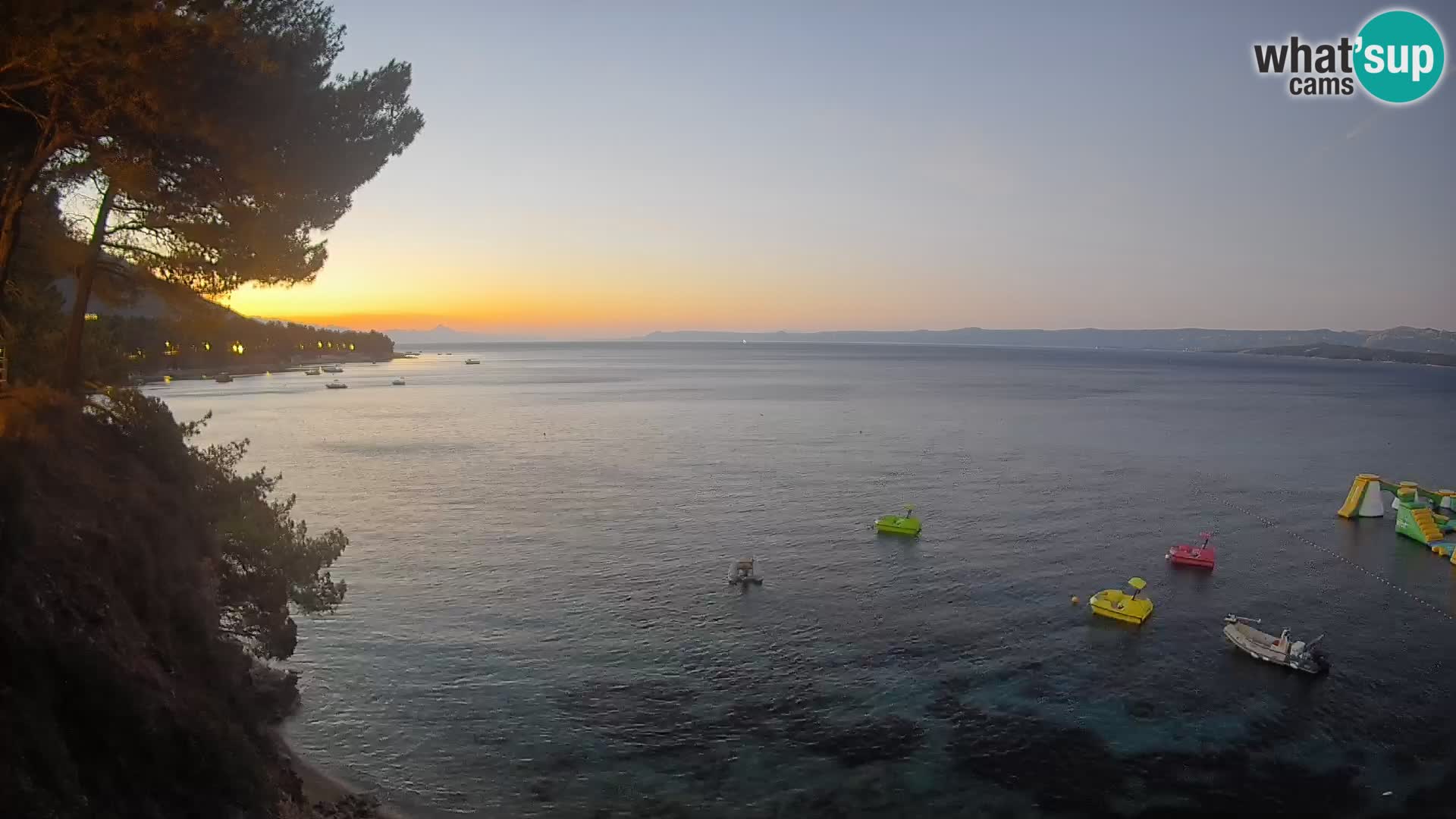 Spletna kamera Plaža Potočine Bol – Pogled v živo na plažo Borak, otok Brač
