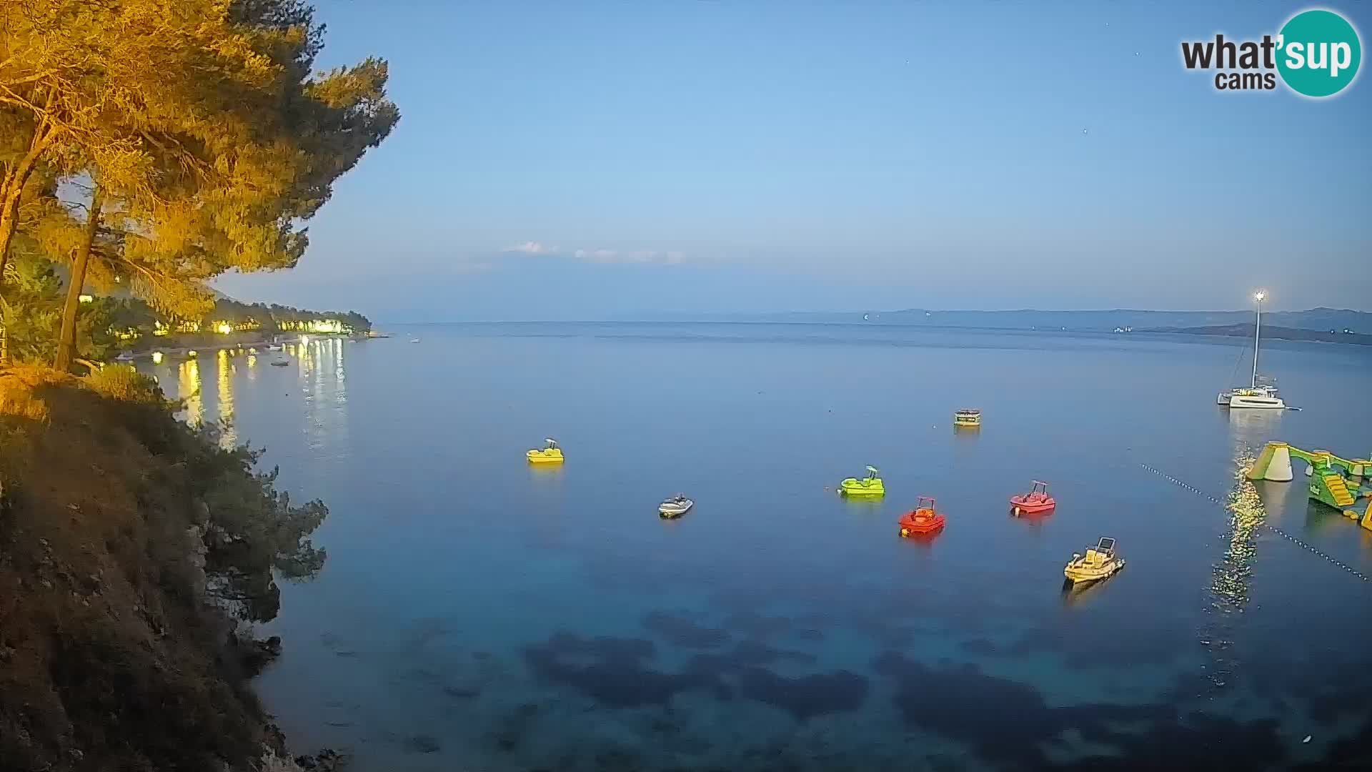 Spletna kamera Plaža Potočine Bol – Pogled v živo na plažo Borak, otok Brač