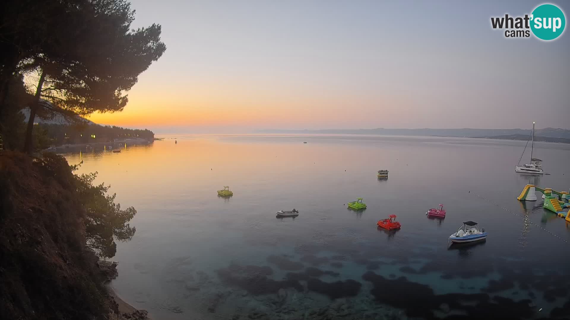 Spletna kamera Plaža Potočine Bol – Pogled v živo na plažo Borak, otok Brač