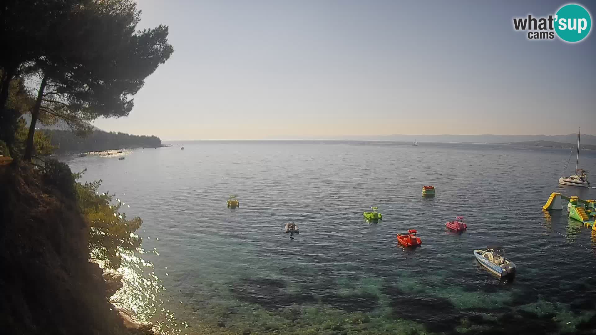 Spletna kamera Plaža Potočine Bol – Pogled v živo na plažo Borak, otok Brač