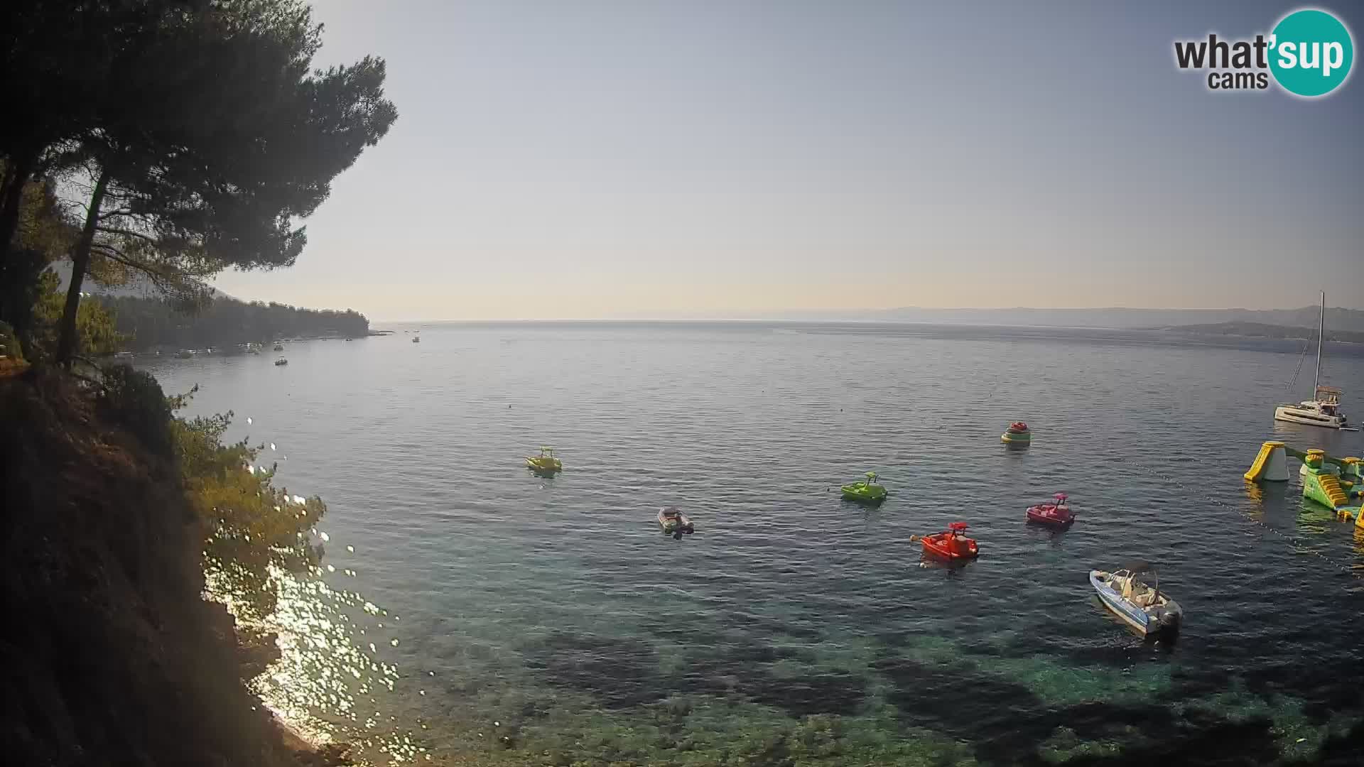 Spletna kamera Plaža Potočine Bol – Pogled v živo na plažo Borak, otok Brač