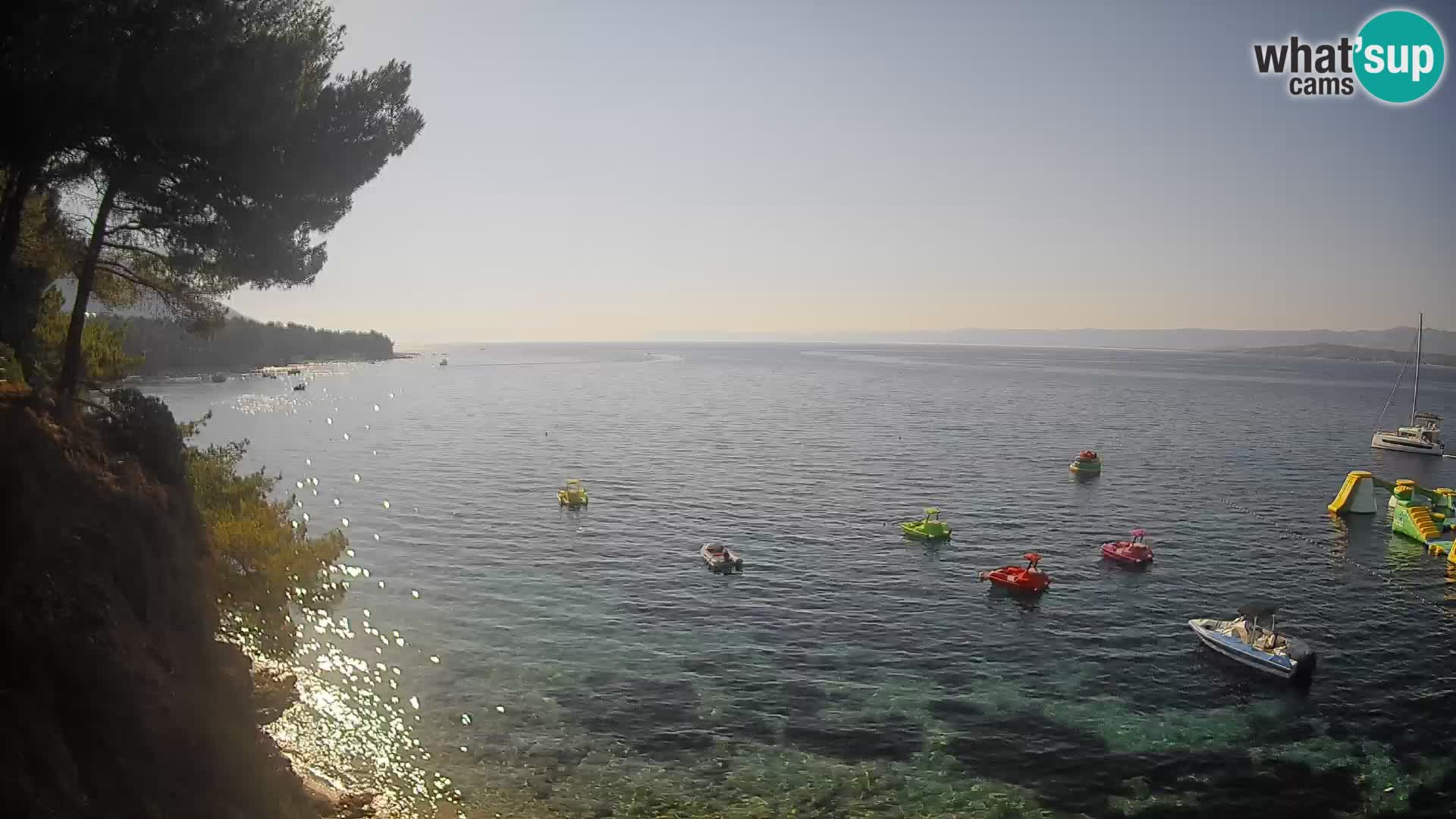 Spletna kamera Plaža Potočine Bol – Pogled v živo na plažo Borak, otok Brač