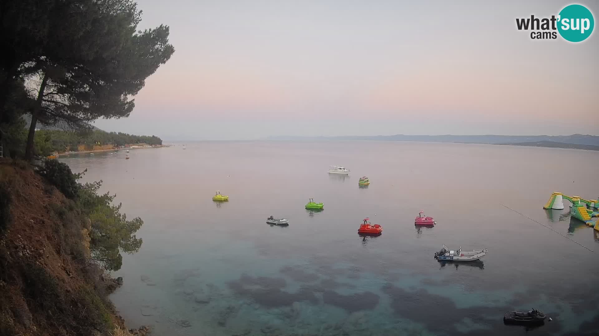Spletna kamera Plaža Potočine Bol – Pogled v živo na plažo Borak, otok Brač