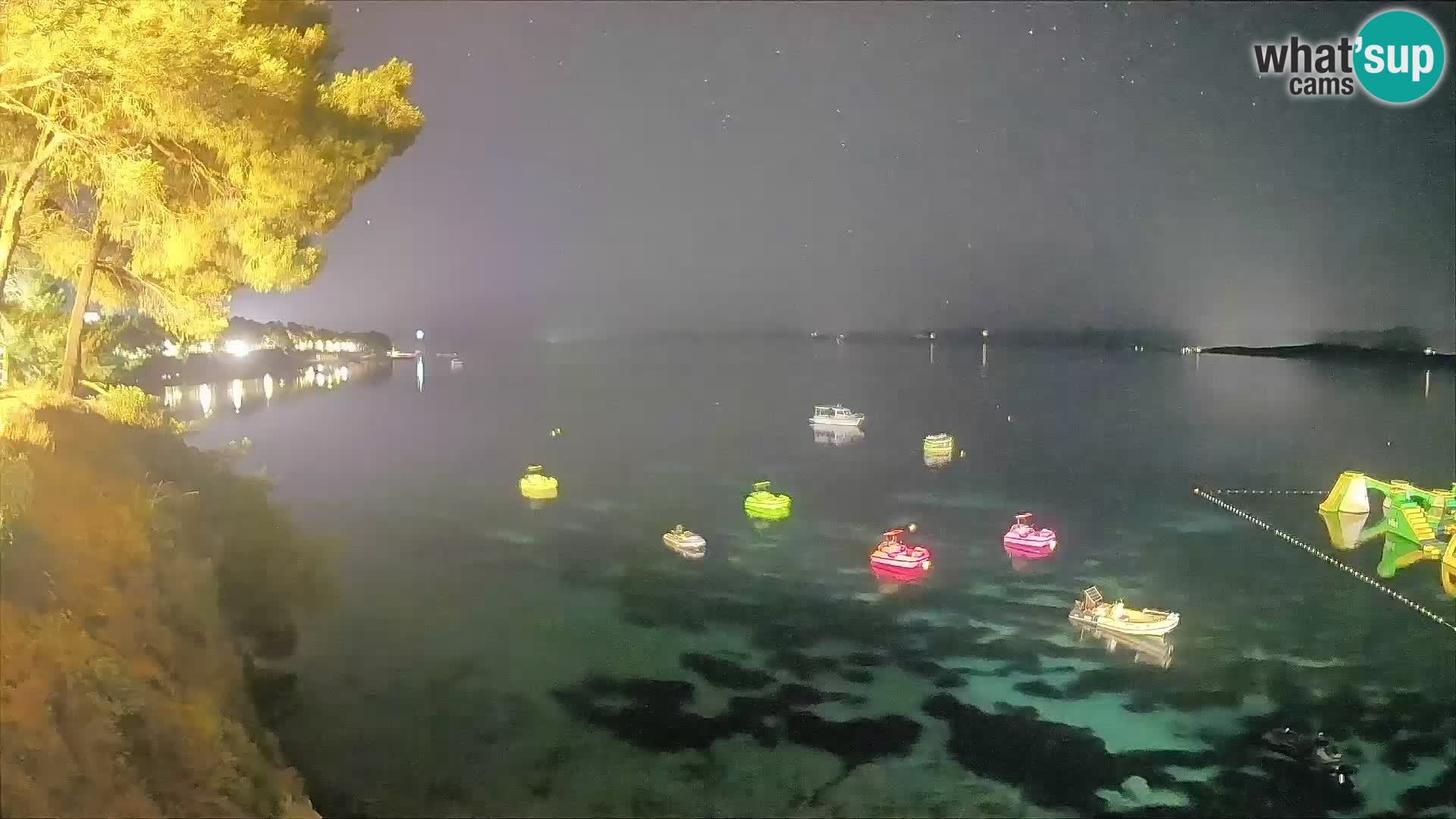 Spletna kamera Plaža Potočine Bol – Pogled v živo na plažo Borak, otok Brač
