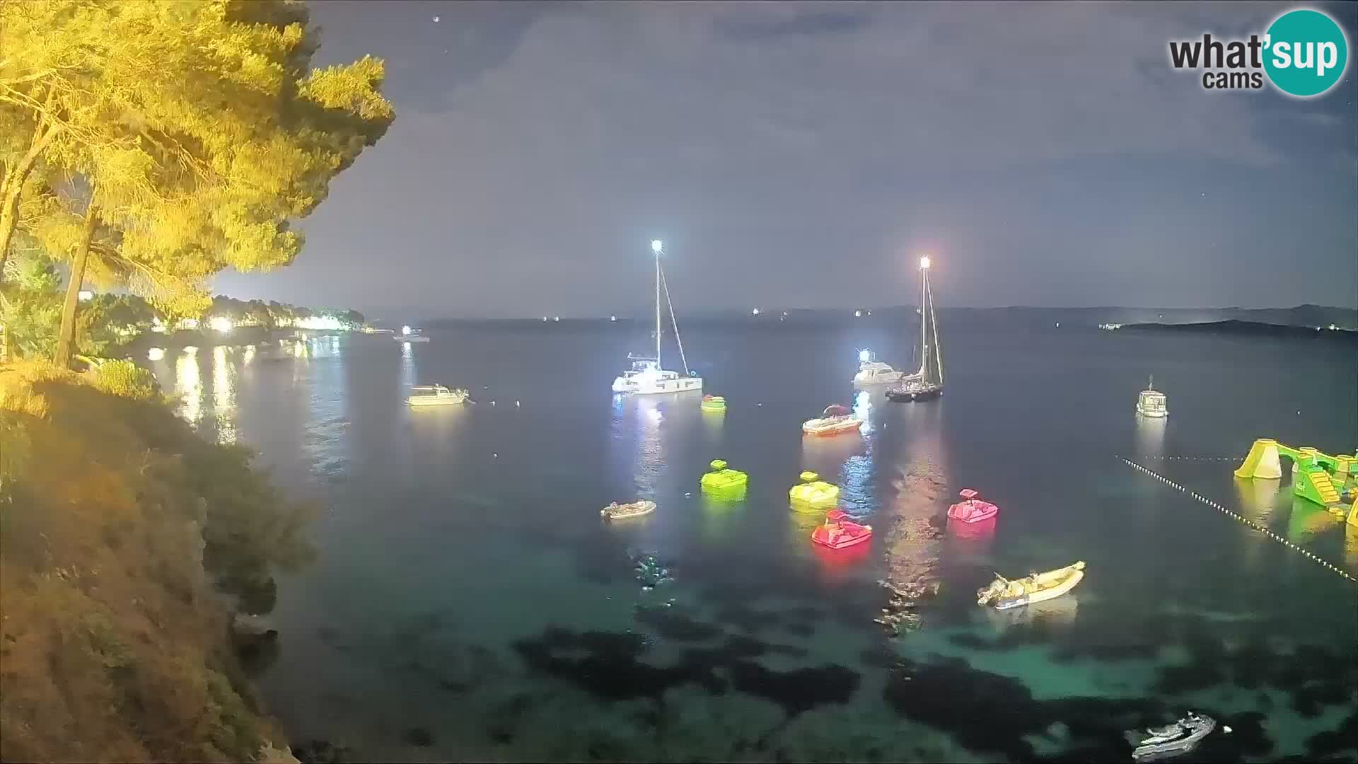 Spletna kamera Plaža Potočine Bol – Pogled v živo na plažo Borak, otok Brač